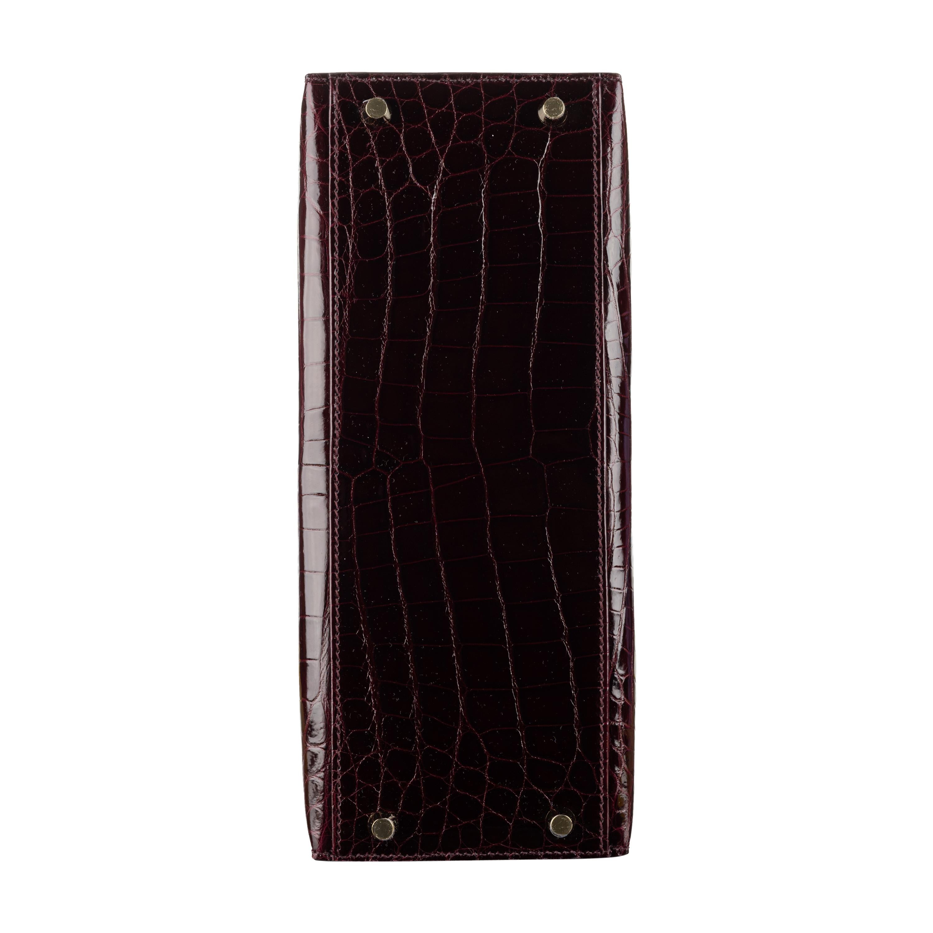 Hermès 28cm Kelly Sellier Bordeaux Shiny Nilo Gold Hardware 2022 1