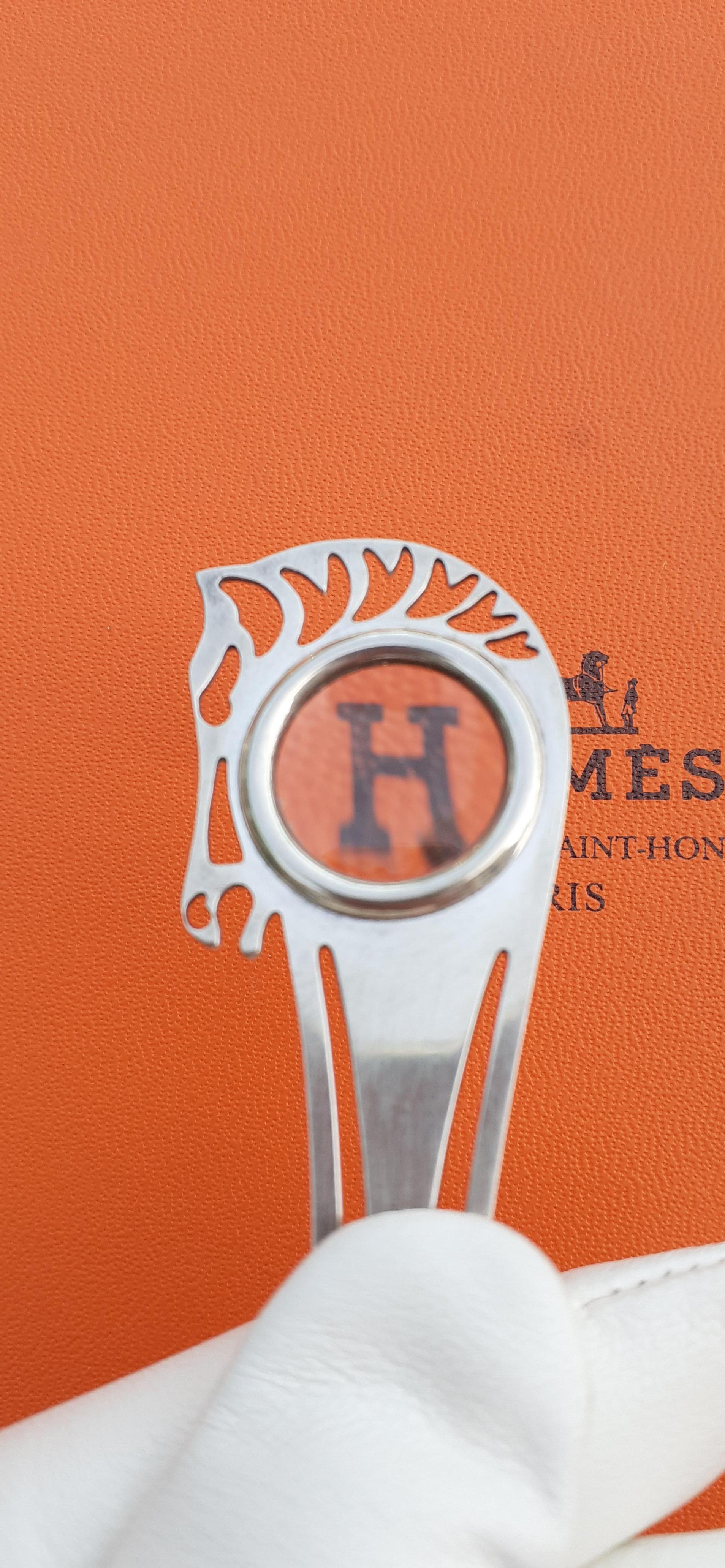 Hermès 3 Funktionen Büroklammer Lupe Lesezeichen Pferd Muster in Metall im Angebot 1