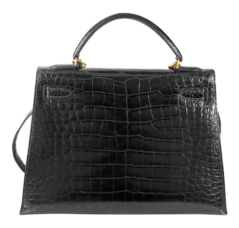 
HERMES 32cm Crocodile Alligator Kelly Bag Noir

The Hermés Kelly bag embodies the quintessence of style and luxury due to its impeccable design, craftsmanship, and significance. This particular Hermes 32cm Crocodile Alligator Kelly Bag Noir