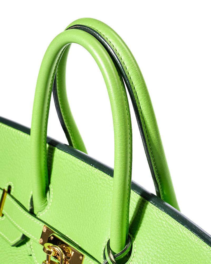 Hermes birkin bag size 35 in green fluo with gold hardware
Lunghezza	35
Profondità	18
Altezza	28