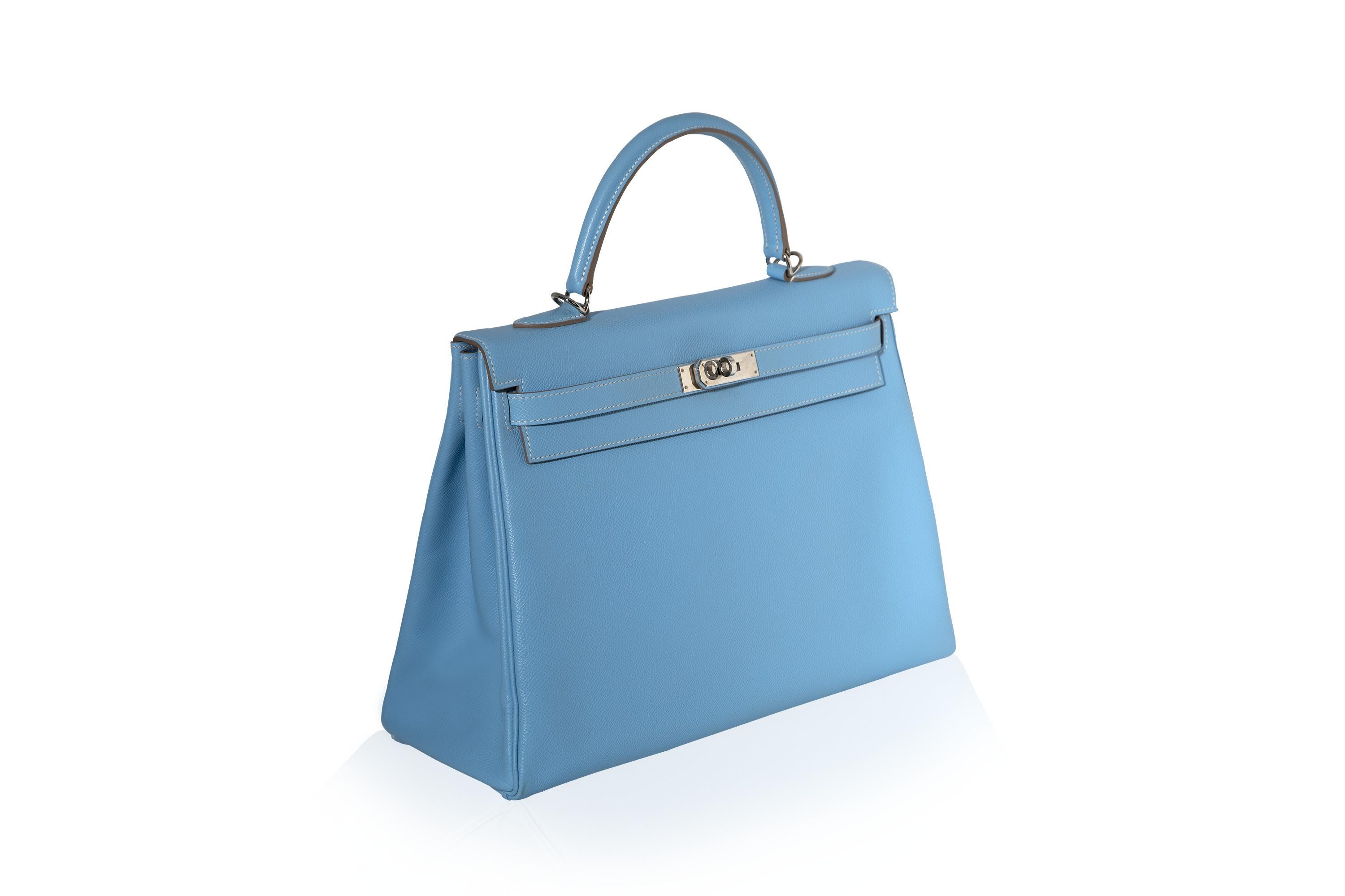 One of the most sought-after Hermès styles, this pre-owned Kelly 35 Celeste Blue bag has been crafted from Epsom leather. A true testament to the quality of the house's craftsmanship.

•Top handle 
•Palladium-tone hardware
•Turn-lock