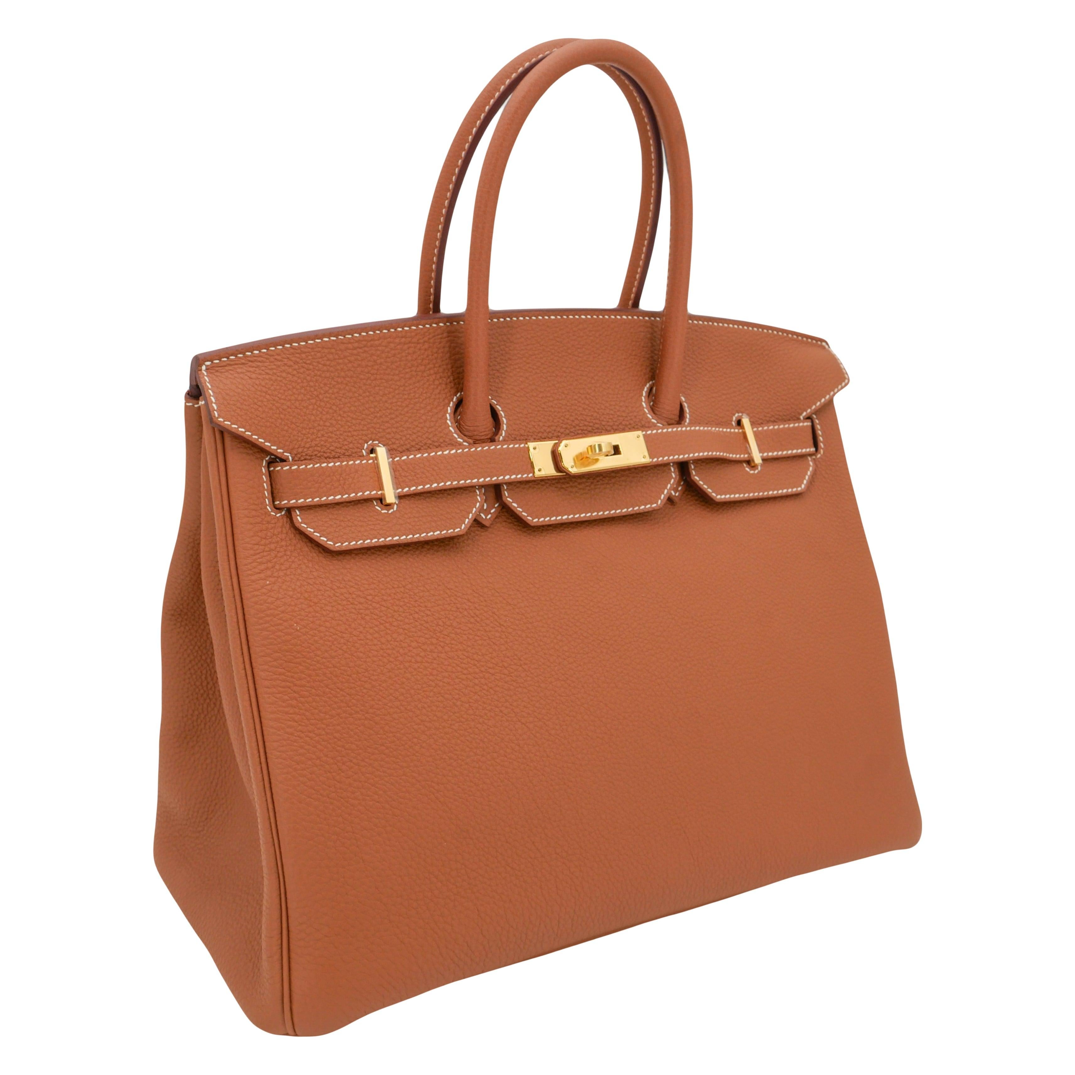 Brand: Hermès
Style: Birkin
Size: 35cm
Color: Gold
Material: Togo Leather
Hardware: Gold (GHW)
Dimensions: 13.75