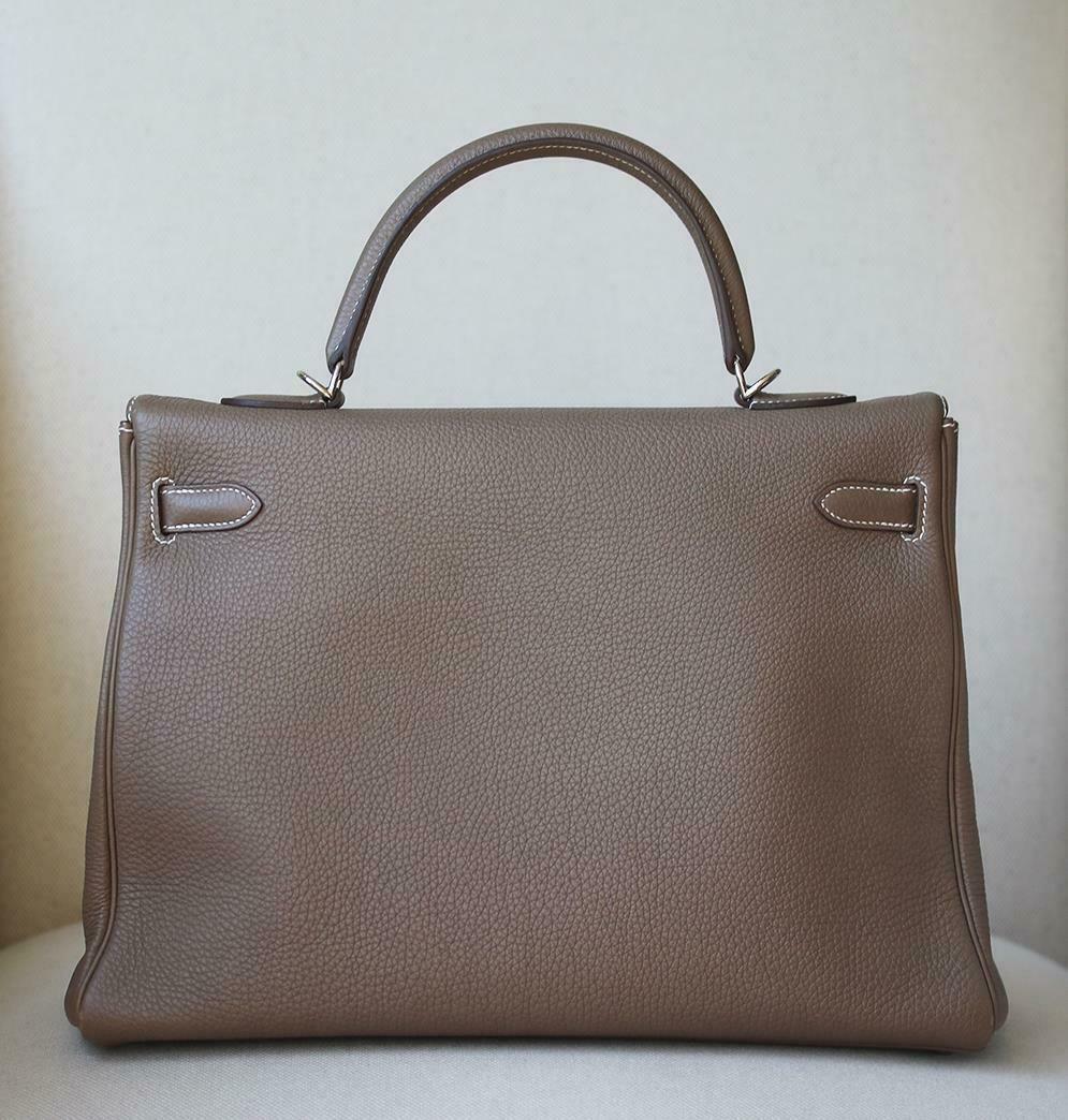Women's or Men's Hermès 35cm Etoupe Togo Palladium H/W Kelly Retourne Bag 