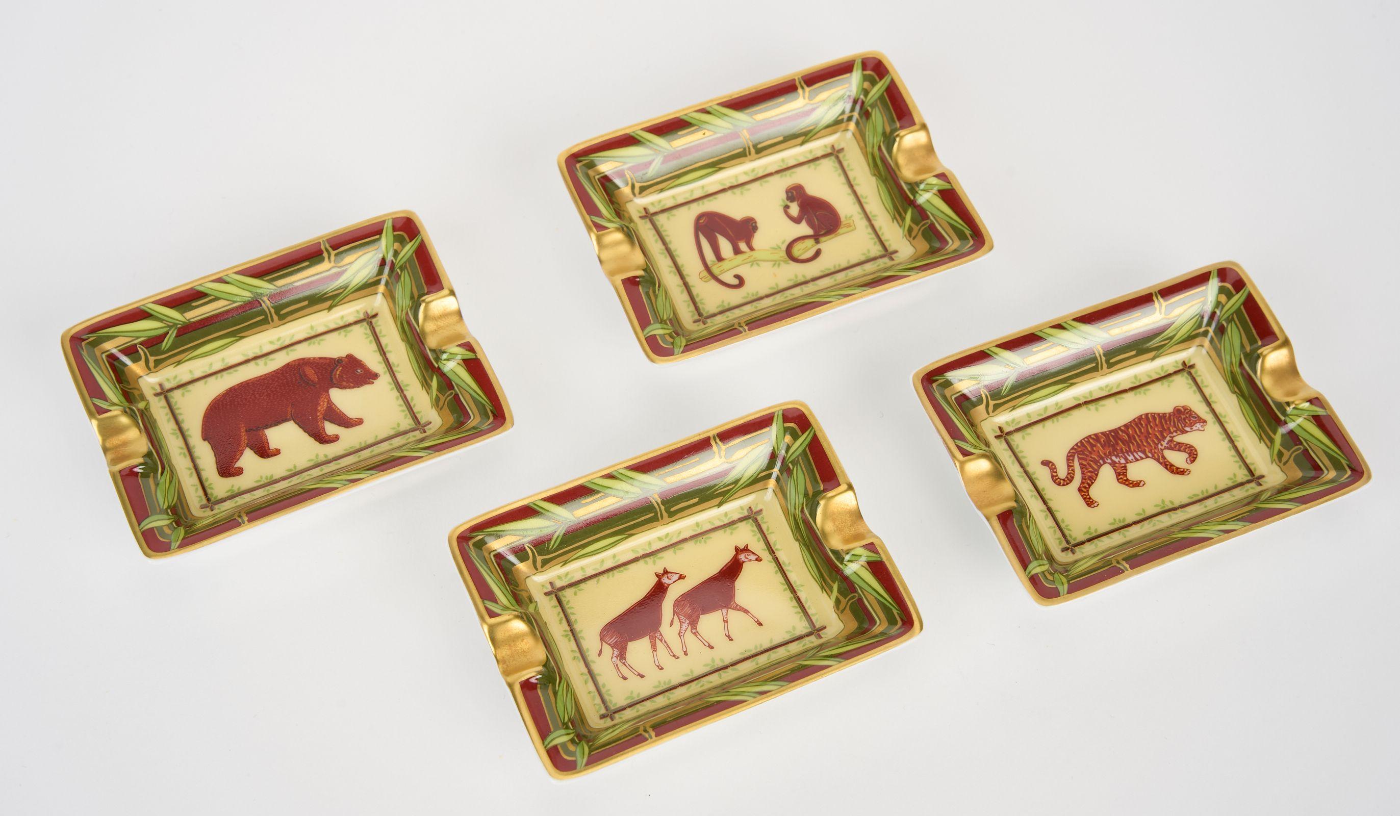 Hermès 4er-Set mehrfarbiger Mini-Aschenbecher mit Savannentiermotiv. Brandneu mit Originalverpackung.