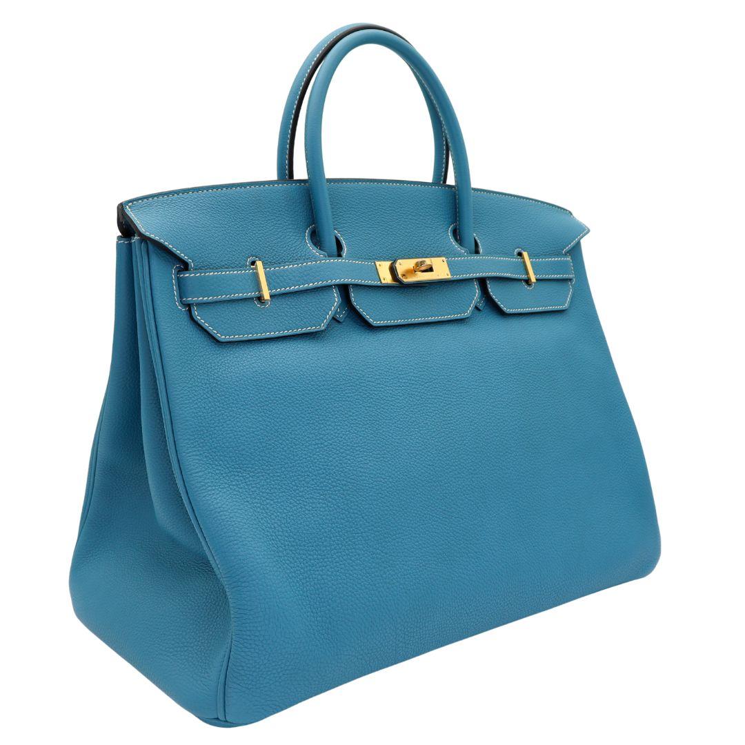 Brand: Hermès
Style: Birkin
Size: 40cm
Color: Bleu Jean
Material: Togo Leather
Hardware: Gold Hardware(GHW)
Dimensions: 16