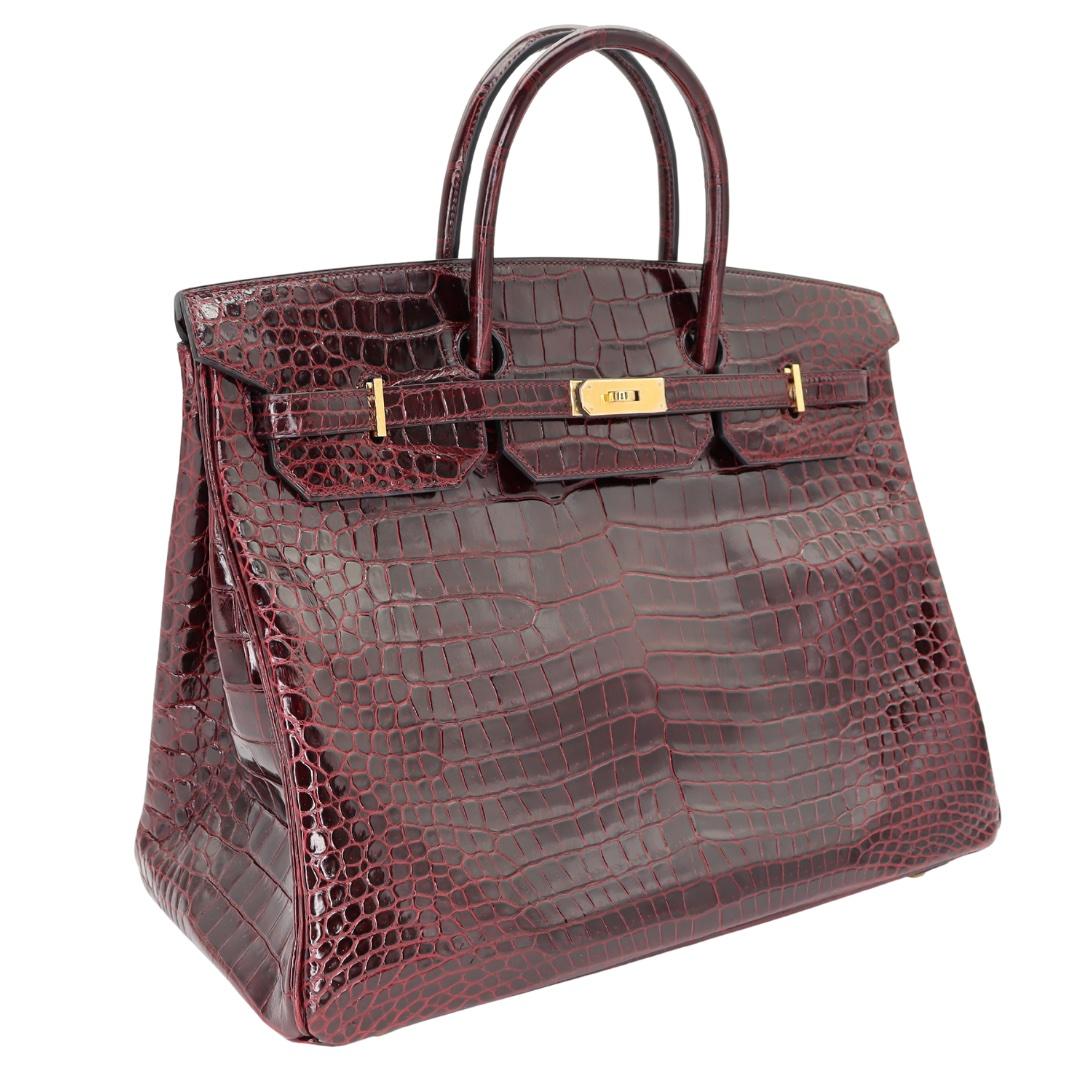 Brand: Hermès
Style: Birkin
Size: 40cm
Color: Bordeaux
Material: Shiny Porosus Crocodile 
Hardware: Gold Hardware (GHW)
Dimensions: 16