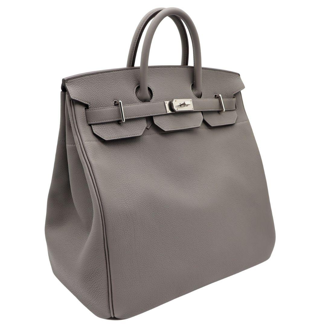 Brand: Hermès
Style: HAC
Size: 40cm
Color: Gris Meyer
Material: Togo Leather
Hardware: Palladium Hardware (PHW)
Dimensions: 16