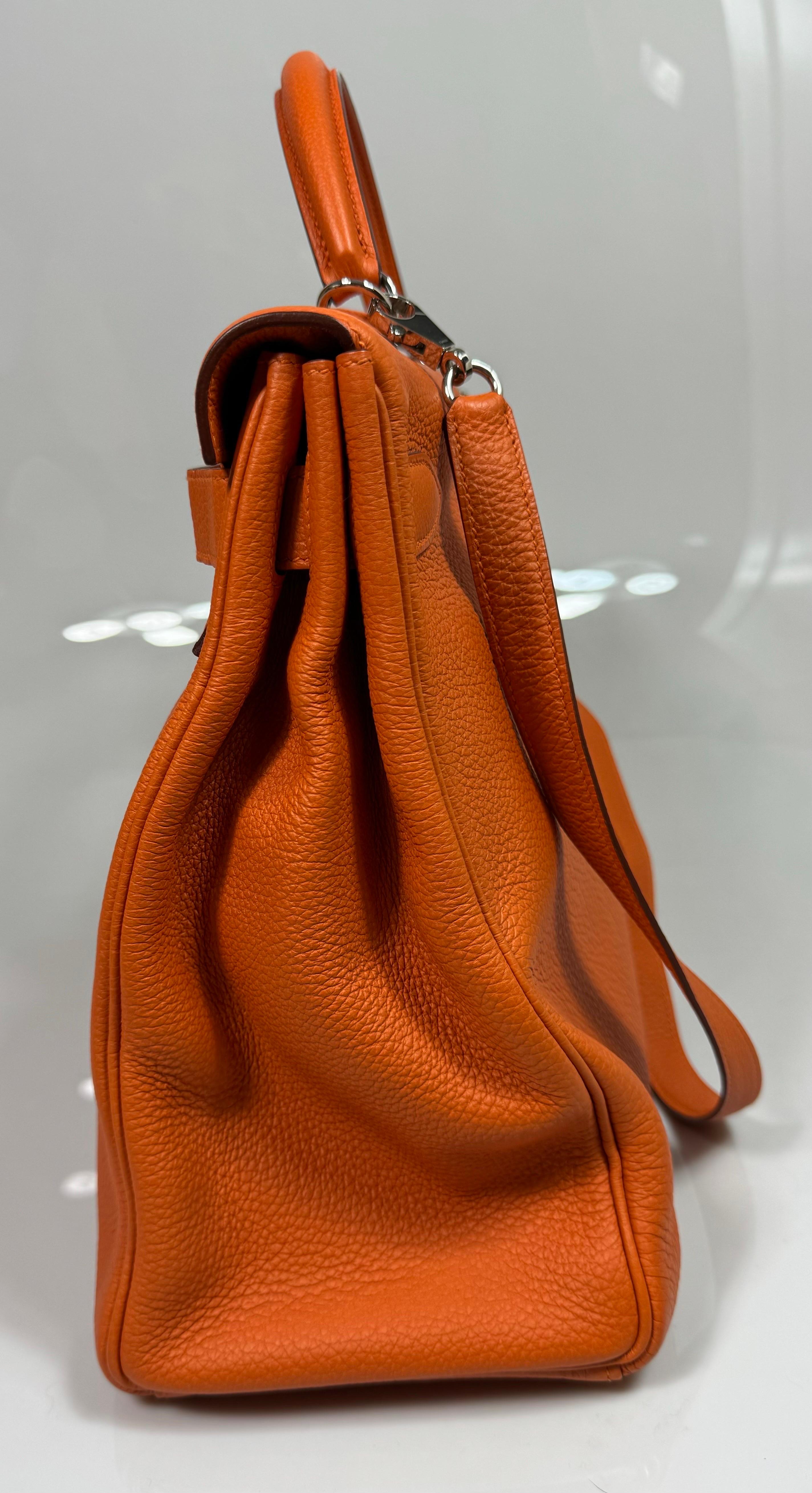 Hermes 40cm Orange Togo Kelly Reise-2011-SHW im Angebot 1