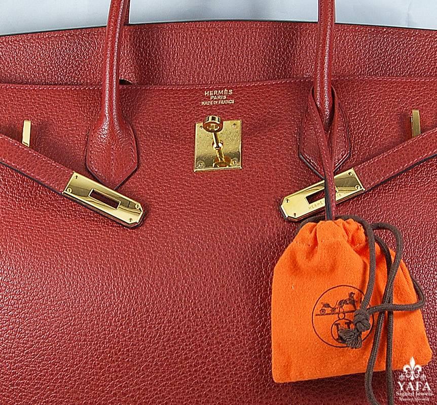 HERMES 40cm Red Birkin Bag with Gold Hardware
100% Authentic Hermes Birkin Bag
COLOR: Red
MATERIAL: Leather
HARDWARE: Gold
ORIGIN: France
CONDITION: Good
Includes: Dustbag, lock, and key