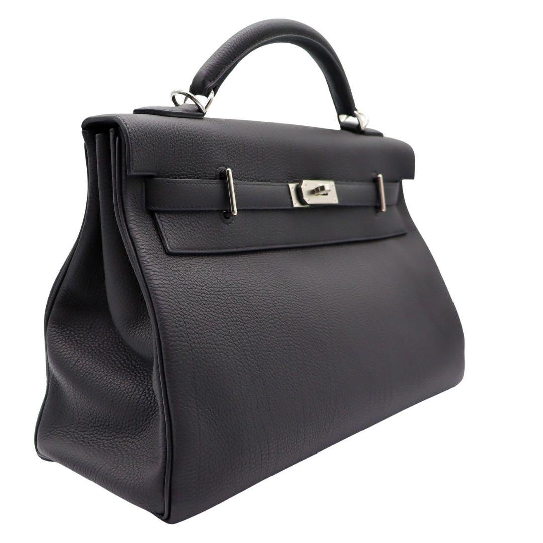 Brand: Hermès
Style: Kelly Maxi
Size: 42cm
Color: Black
Material: Togo Leather
Hardware: Palladium (PHW)
Dimensions: 15.8