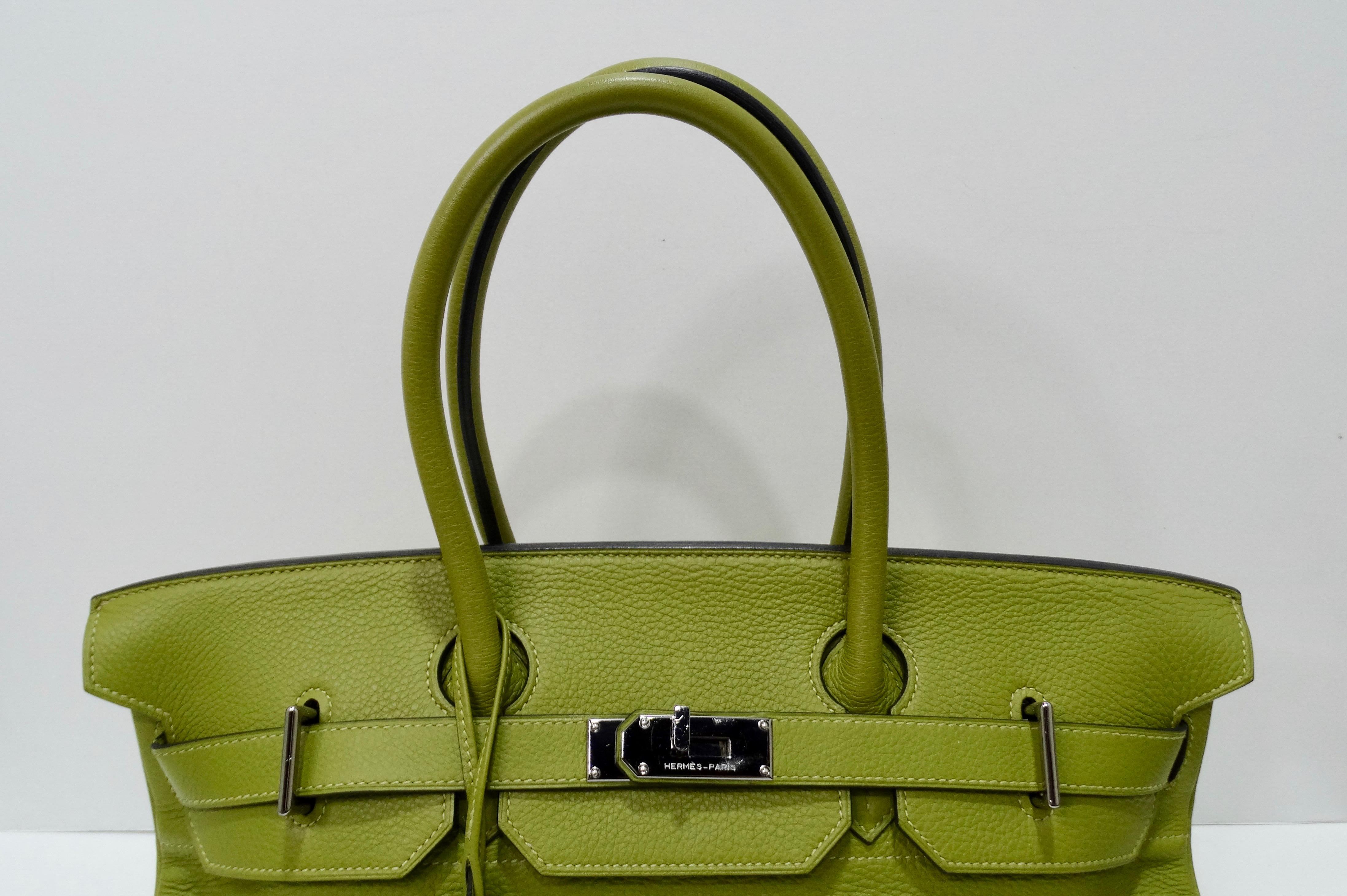 Hermès - Sac Birkin 42cm vert chartreuse Clémence JPG, porté épaule  11