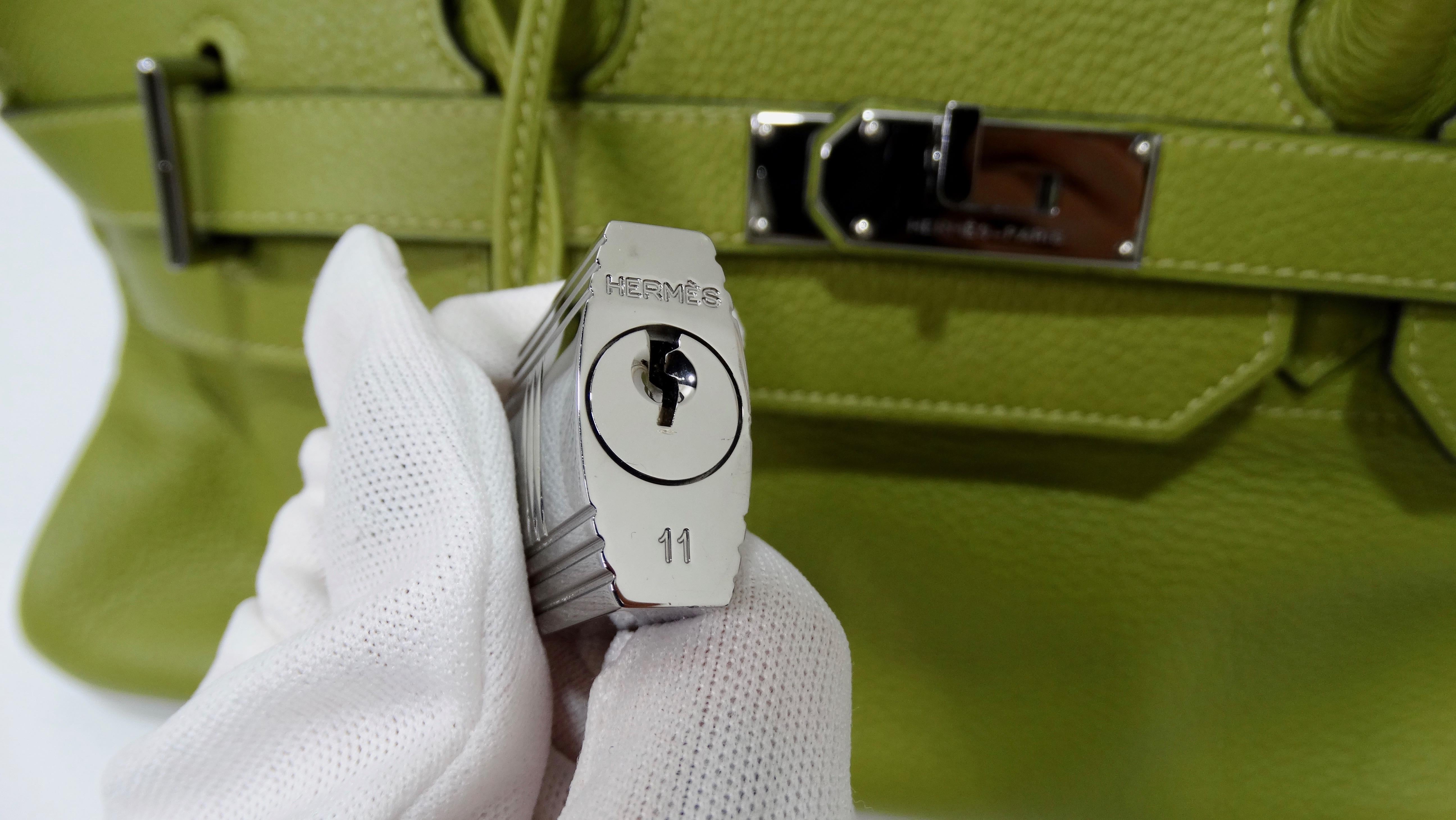 Hermès - Sac Birkin 42cm vert chartreuse Clémence JPG, porté épaule  1