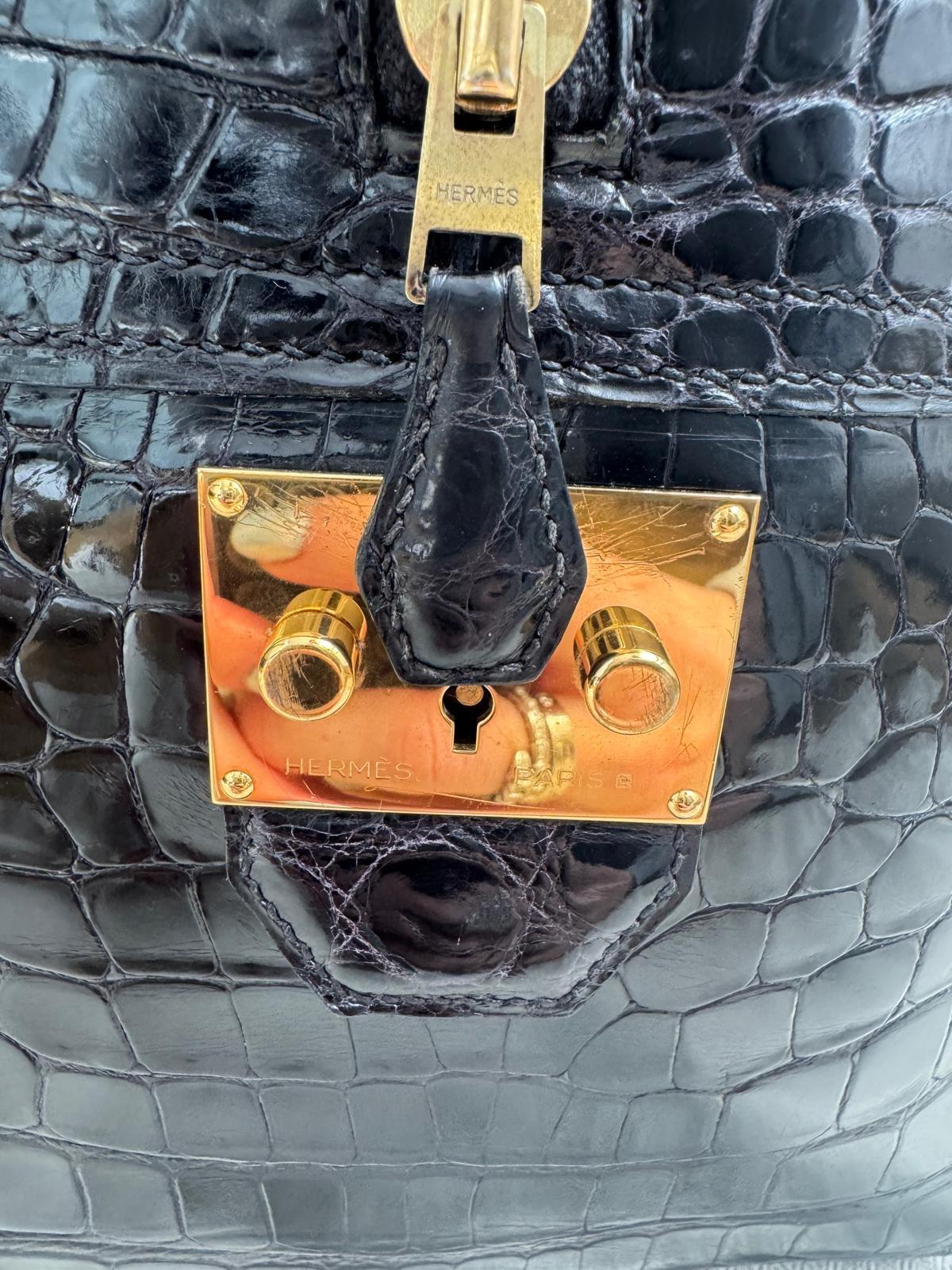 Femenino o masculino Hermes 45 Bolsa de viaje de pluma de cocodrilo Porosus negro brillante en venta