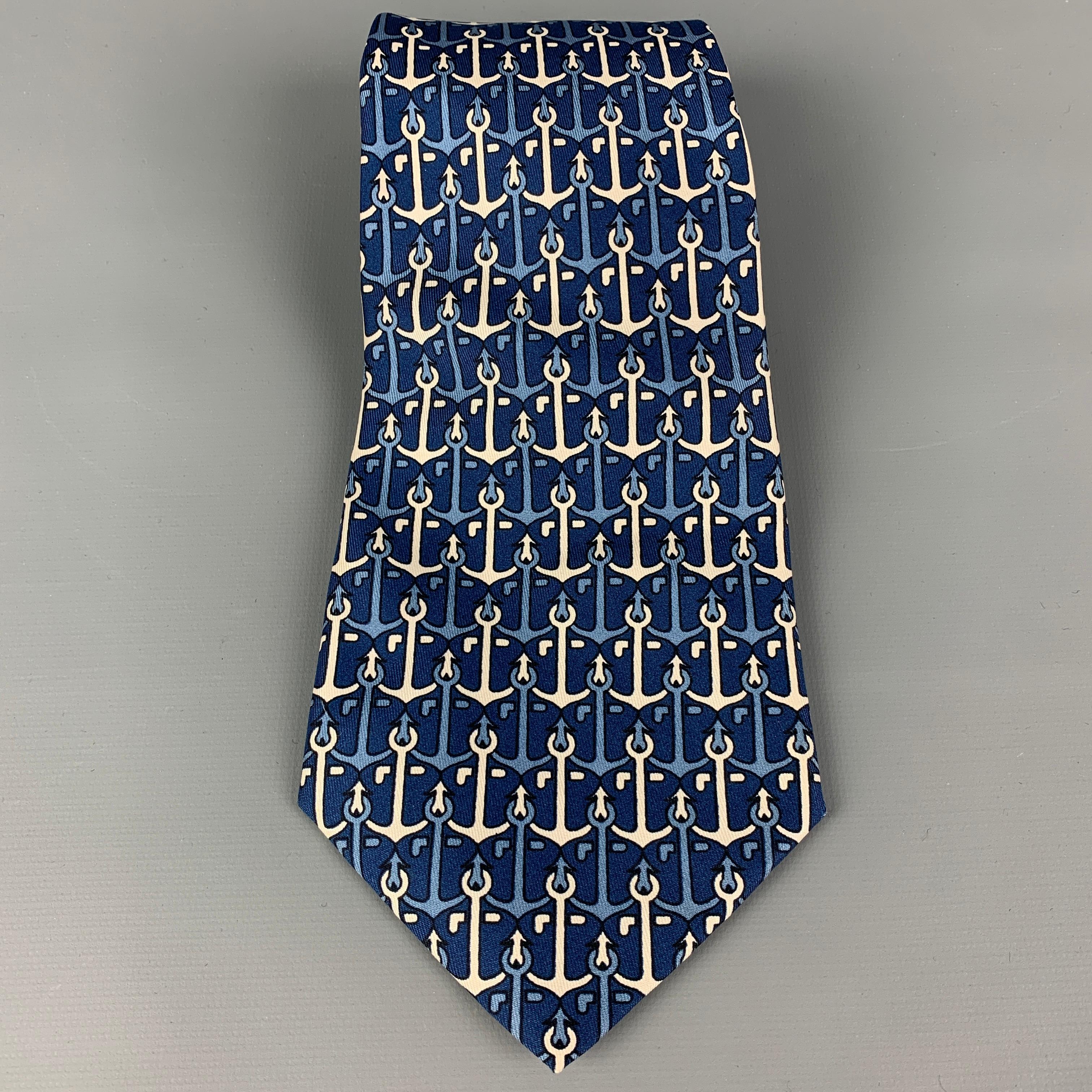 HERMES necktie comes in a blue & white anchor print silk. Made in France. 

Very Good Pre-Owned Condition.

Measurements:
Marked: 547 1A

Width: 4.5 in. 