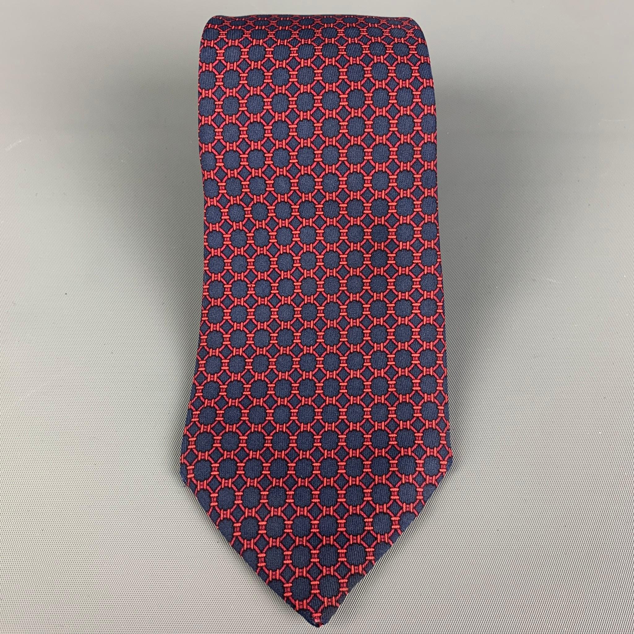 HERMES necktie comes in a navy & red silk with a all over dot print. Made in France.

Very Good Pre-Owned Condition.
Marked: 903 HA

Width: 3 in. 

 