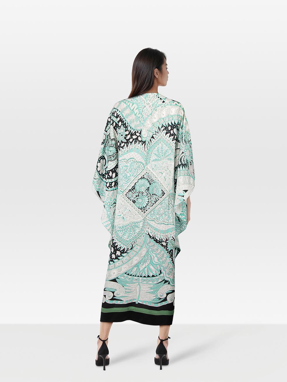 CONDITION is Very good. Minimal wear to the dress is evident. Loose back neck designer label. Pluck to the weave either side of the centre front neckline opening on this used Hermès designer resale item.
 
 
 
 Details
 
 
 Multicolour
 
 Silk
 
