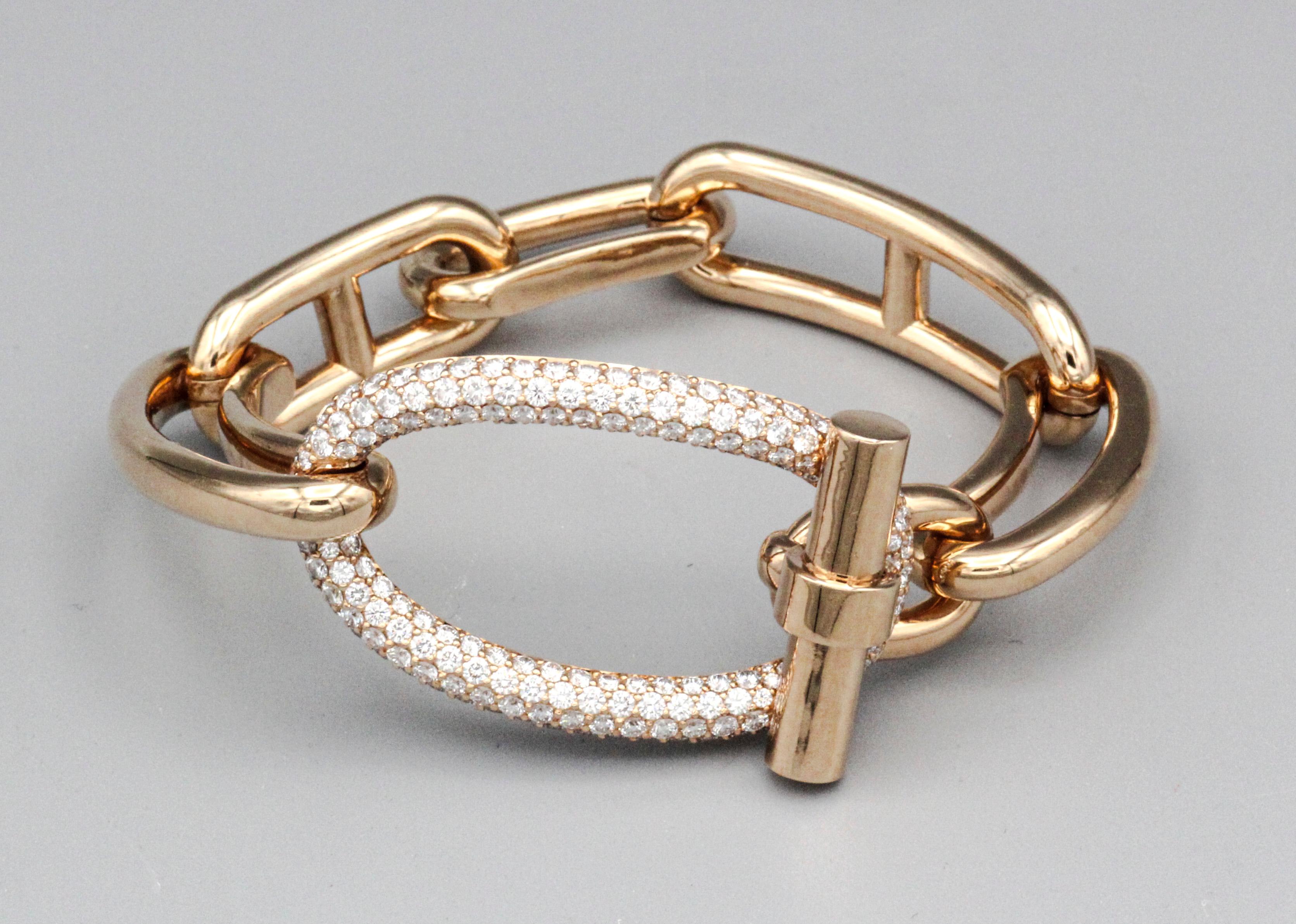 Embrace Opulent Elegance: Hermès Adage Pave Diamond 18 Karat Rose Gold Bracelet

Immerse yourself in luxury with the captivating Hermès Adage Pave Diamond 18 Karat Rose Gold Bracelet. This exquisite piece transcends mere jewelry; it's a shimmering