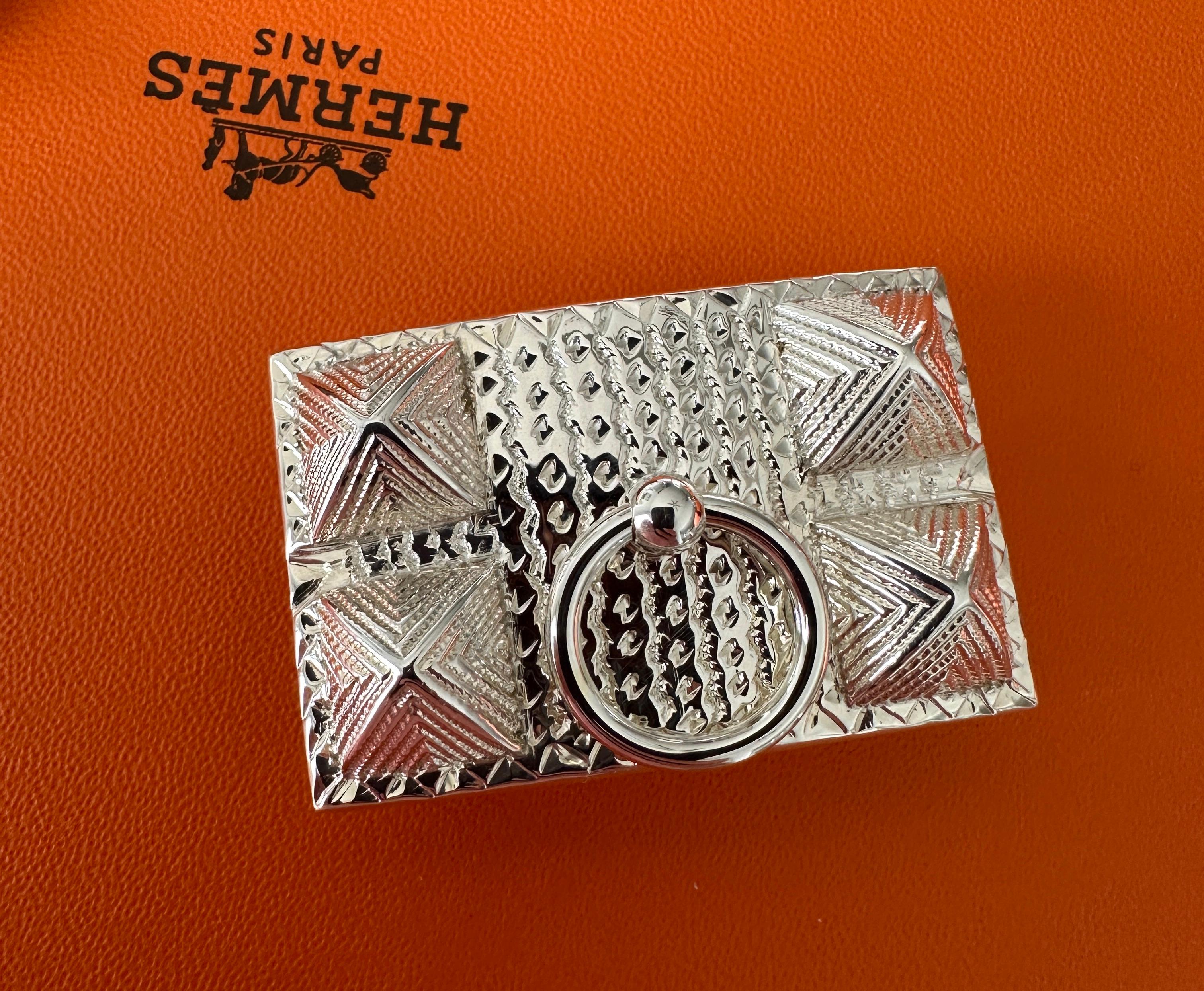 Hermes
One of a kind hand made Belt Buckles
THIS IS THE CDC BUCKLE
The Hermès Touareg belt buckle is a popular accessory from the French luxury brand Hermès. The buckle is inspired by the intricate geometric patterns of the Tuareg people of the