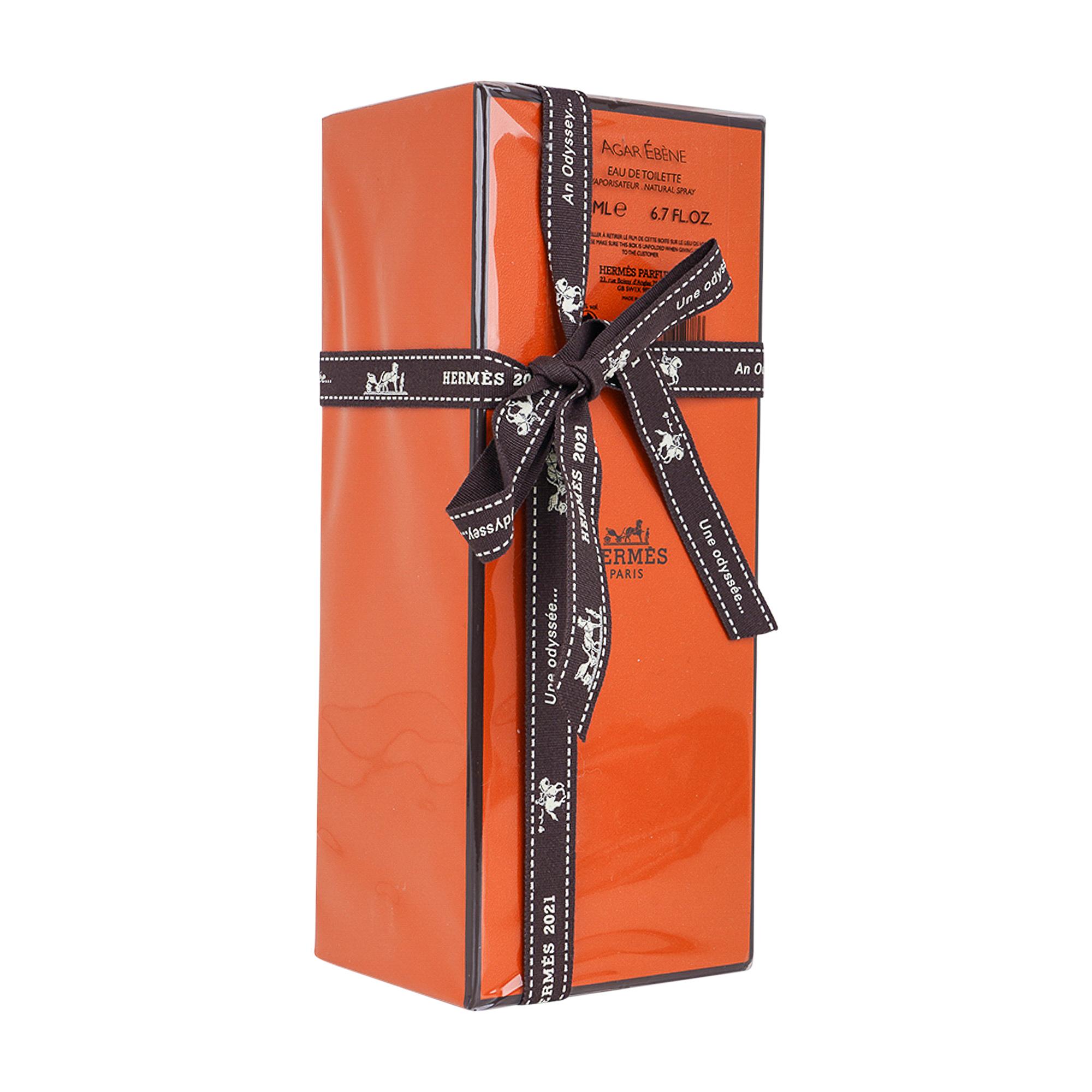 Mightychic offers anHermes Agar Ebene Eau de Toilette featured in the large size.
A warm and sensual scent.
Derived from Agar wood and Fir Balsam.
Unopened box still wrapped in cellophane and Hermes ribbon.
New or Pristine Store Fresh