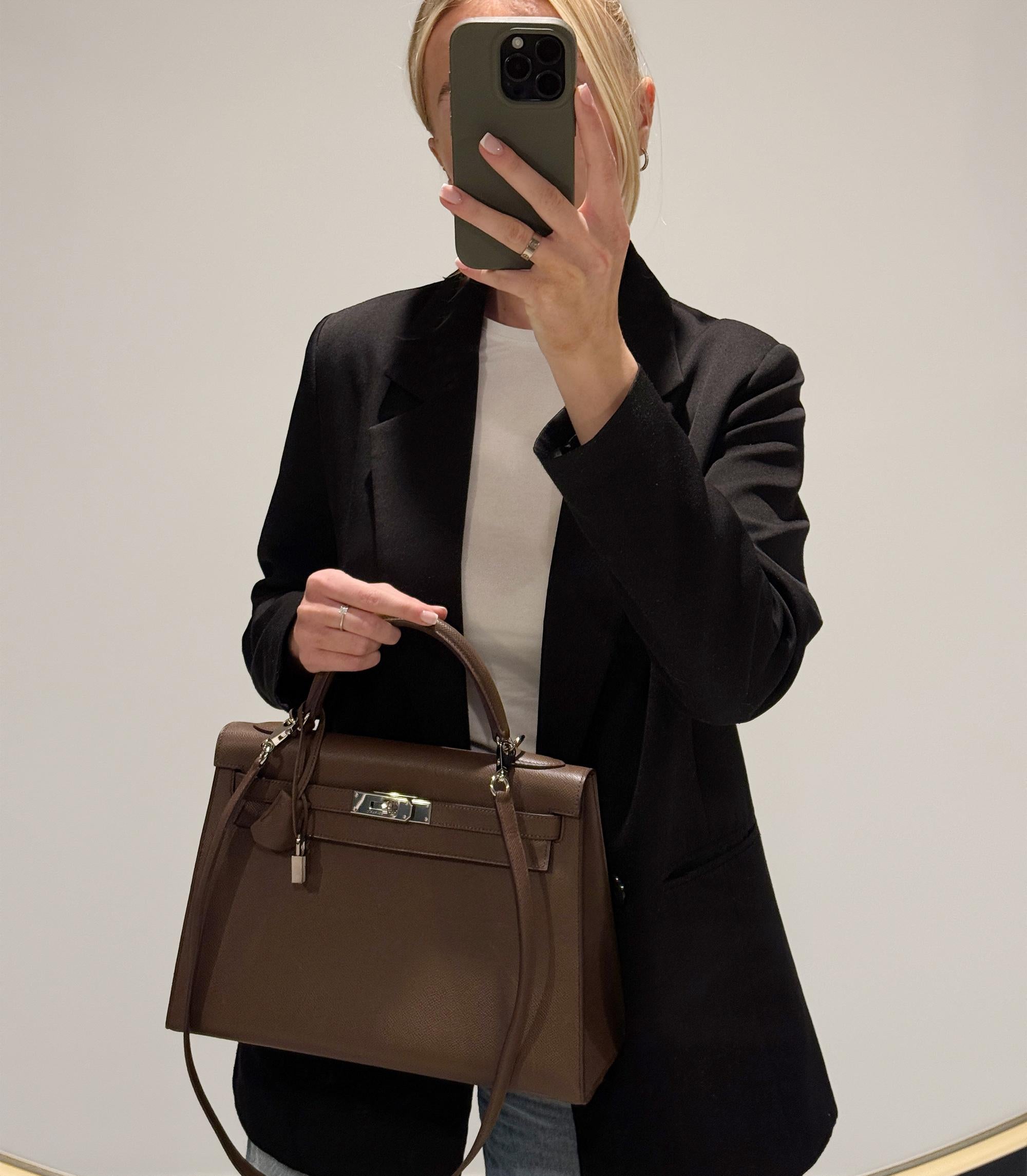 Hermès Alezan Epsom Leather Kelly 32cm Sellier

Product Details
Xupes Ref: CB1435
Brand: Hermès
Model: Kelly 32cm
Type: Top Handle, Shoulder
Serial Number: [K]
Age: 2007
Accompanied By: Hermès Box, Dust Bag, Lock, Keys, Clochette, Shoulder Strap,