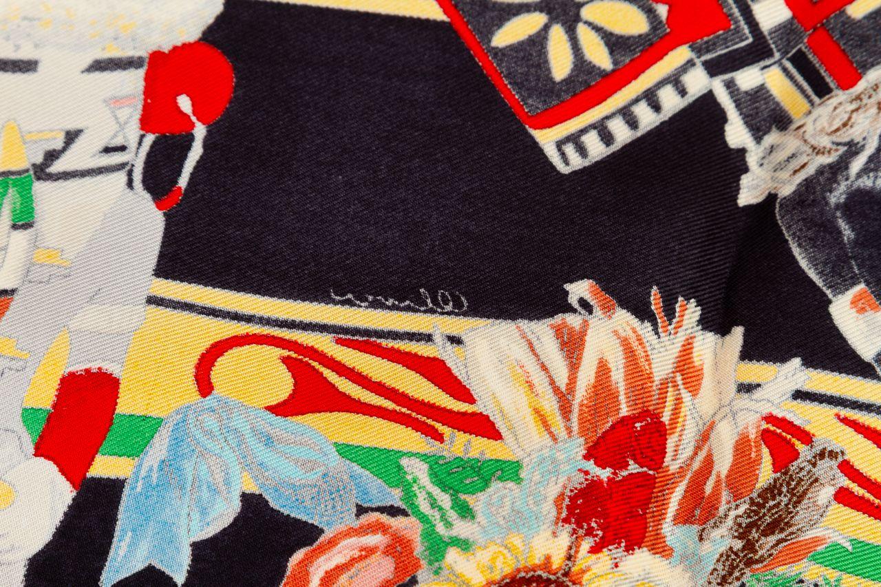 Hermès All Black Kachina Silk Scarf Excellent état - En vente à West Hollywood, CA