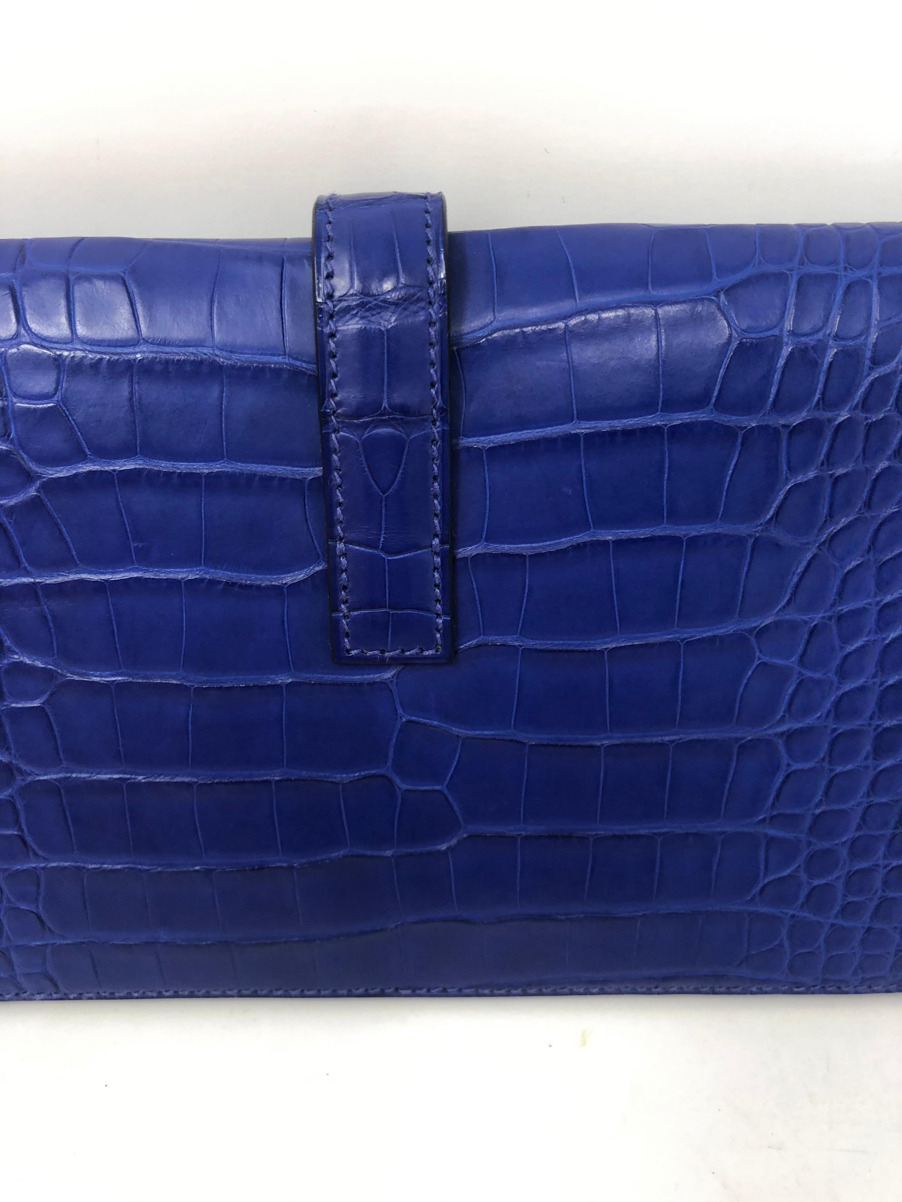 Hermes Alligator Bleu Electrique Jige Duo Wallet   In New Condition In Athens, GA