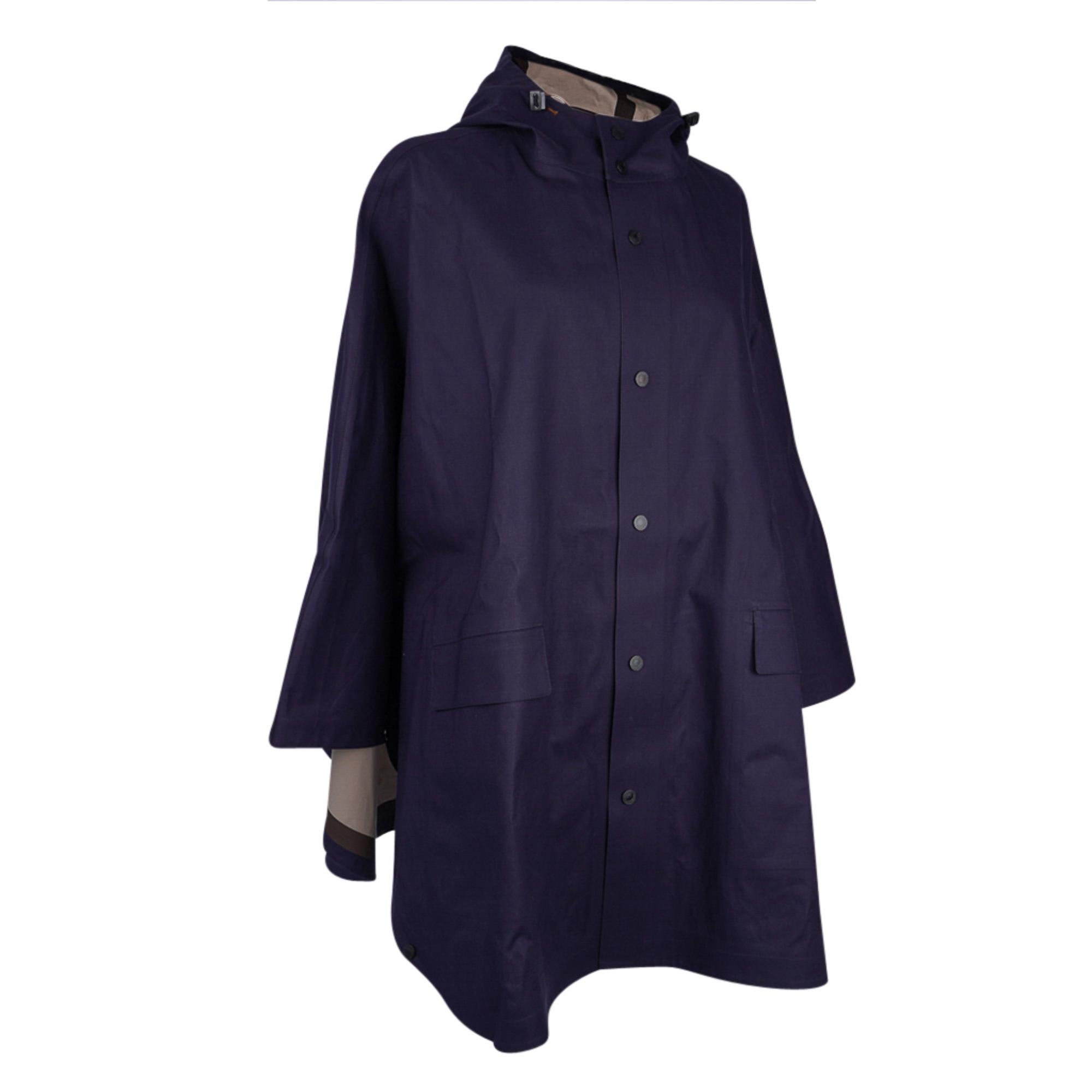Cape de pluie Hermès Allure General Purpose Navy / Beige S  Neuf avec étiquette en vente 1
