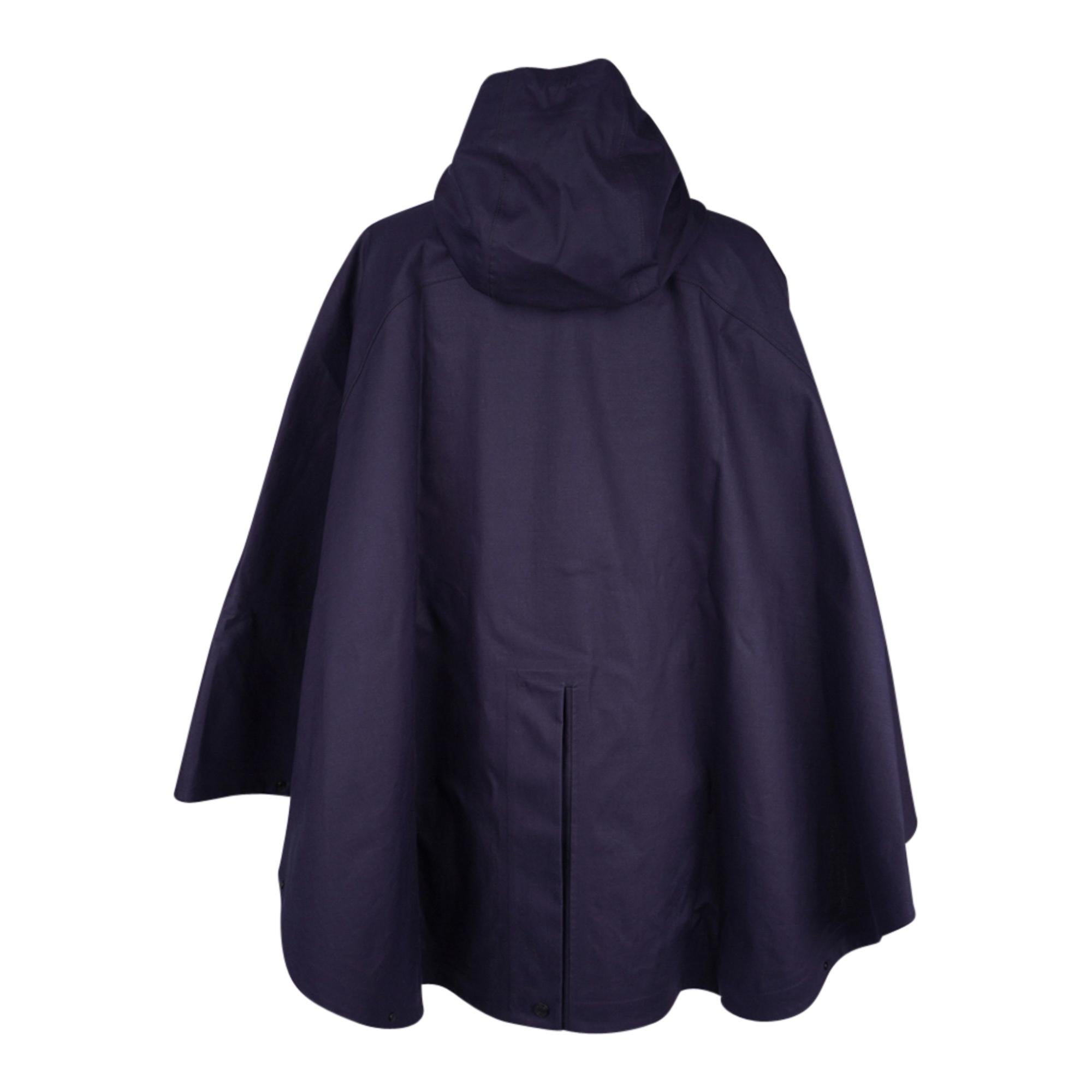 Cape de pluie Hermès Allure General Purpose Navy / Beige S  Neuf avec étiquette en vente 4