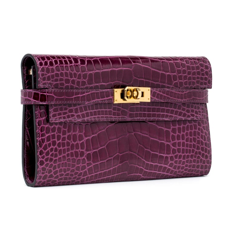 Pochette Hermés in coccodrillo ametista in vendita su 1stDibs