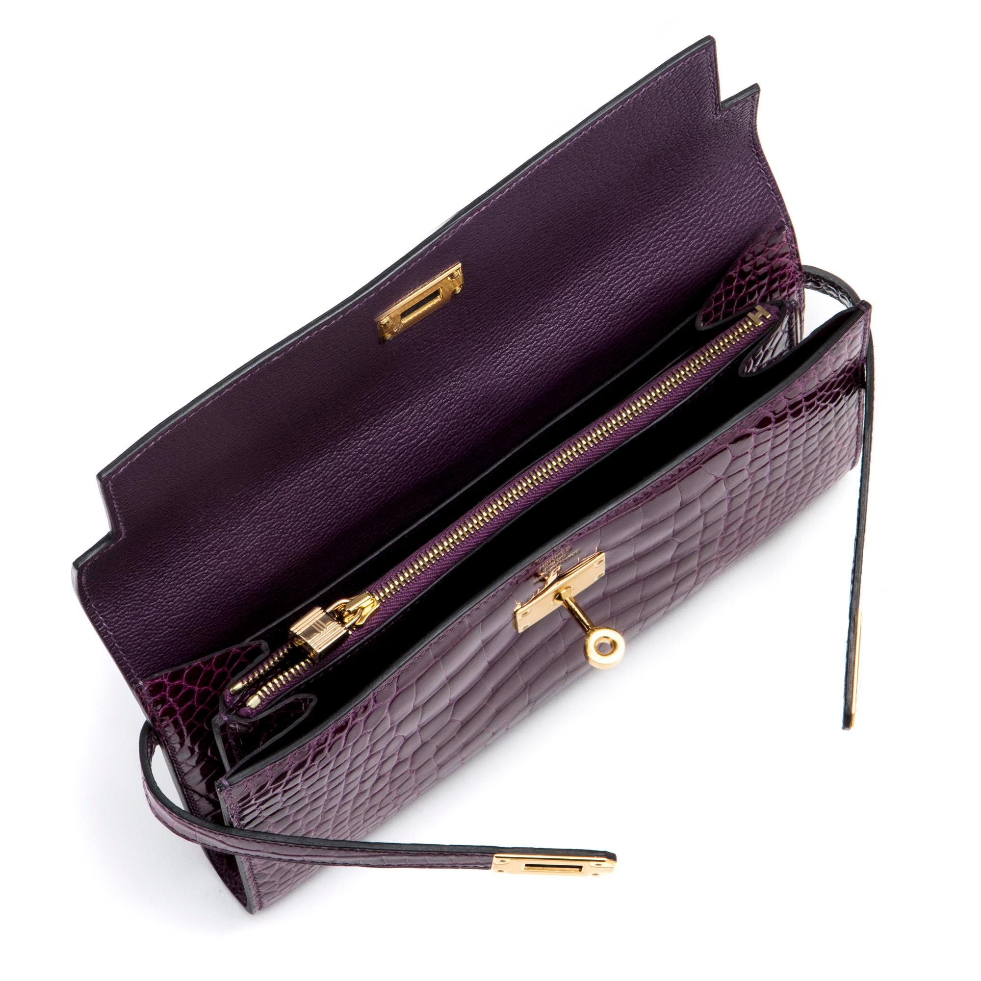 Hermés Amethyste Crocodile Clutch In Excellent Condition For Sale In New York, NY