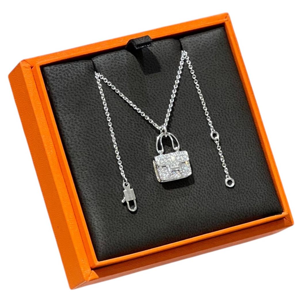 Collana Hermès Amulettes Constance con diamante pieno in oro bianco 18 carati