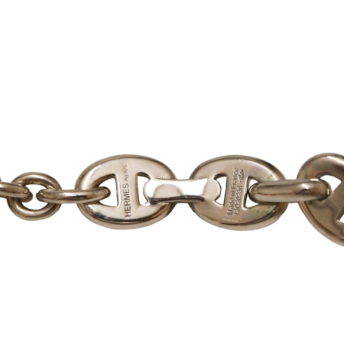 Incredible HERMES anchor chain necklace in silver 925/1000
Condition: very good
Made in France
Material : Silver 925/1000
Color: silver
Dimensions: 37 cm choker
Hardware: silver
Stamp : yes
Weight : 154,41 grams
Details : this semi-rigid 