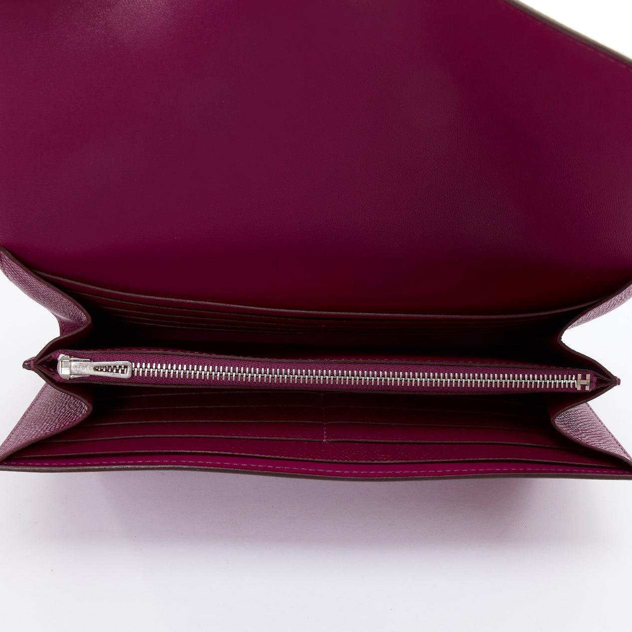 HERMES Anémone Epsom Constance palladium pochette portefeuille
Référence : TGAS/E00148
Marque : Hermès
Modèle : Portefeuille Constance
MATERIAL : Cuir
Couleur : violet
Motif : Solide
Fermeture : Fermoir
Doublure : Cuir violet
Détails supplémentaires