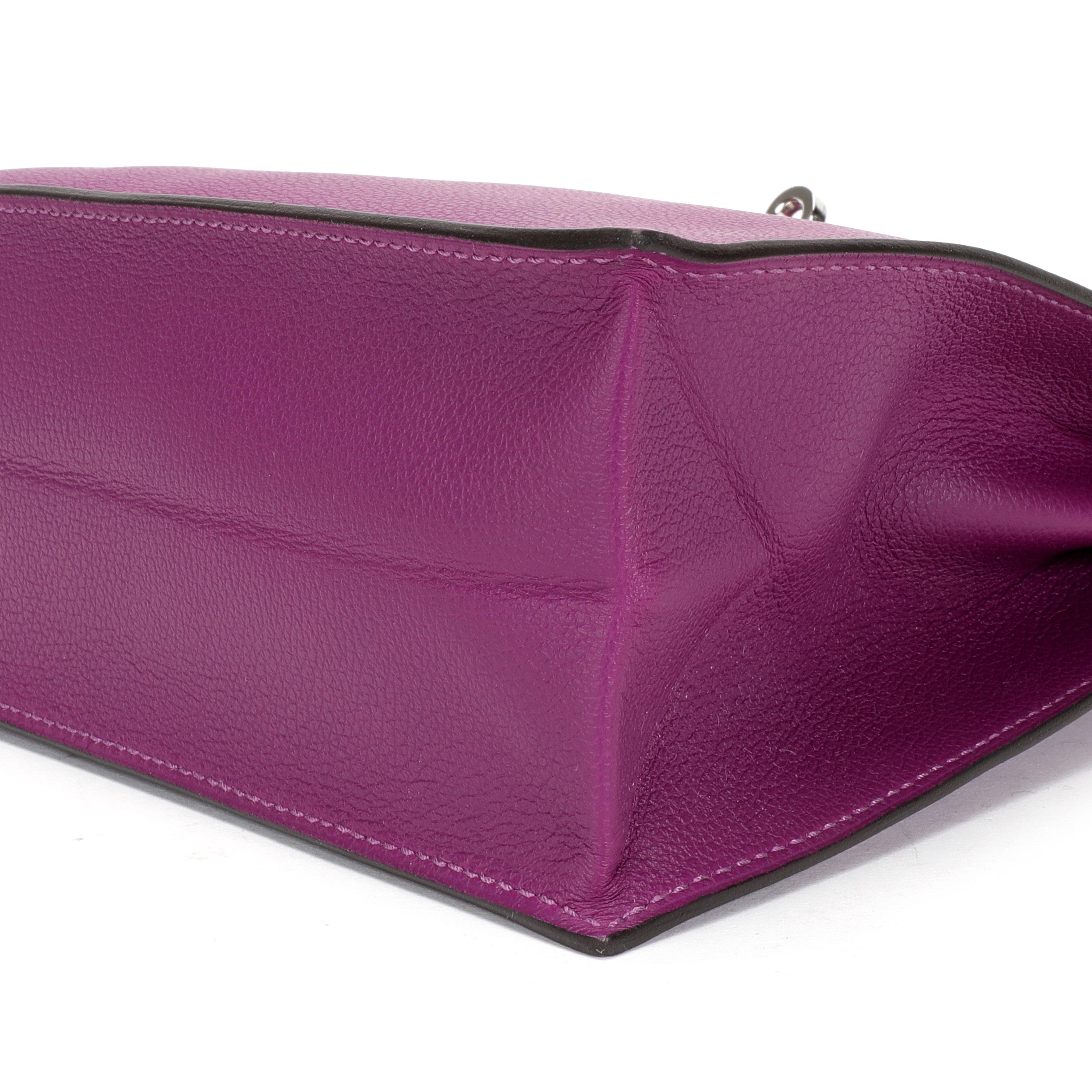 Listing Titel: Hermès Anémone Evercolor Kelly Danse II mit PHW
SKU: 106308

Der seltene Kelly Danse wurde für die Collection'S 2019 neu aufgelegt. Die vielseitig einsetzbare Danse kann als Gürteltasche, Rucksack oder Crossbody getragen werden. Diese
