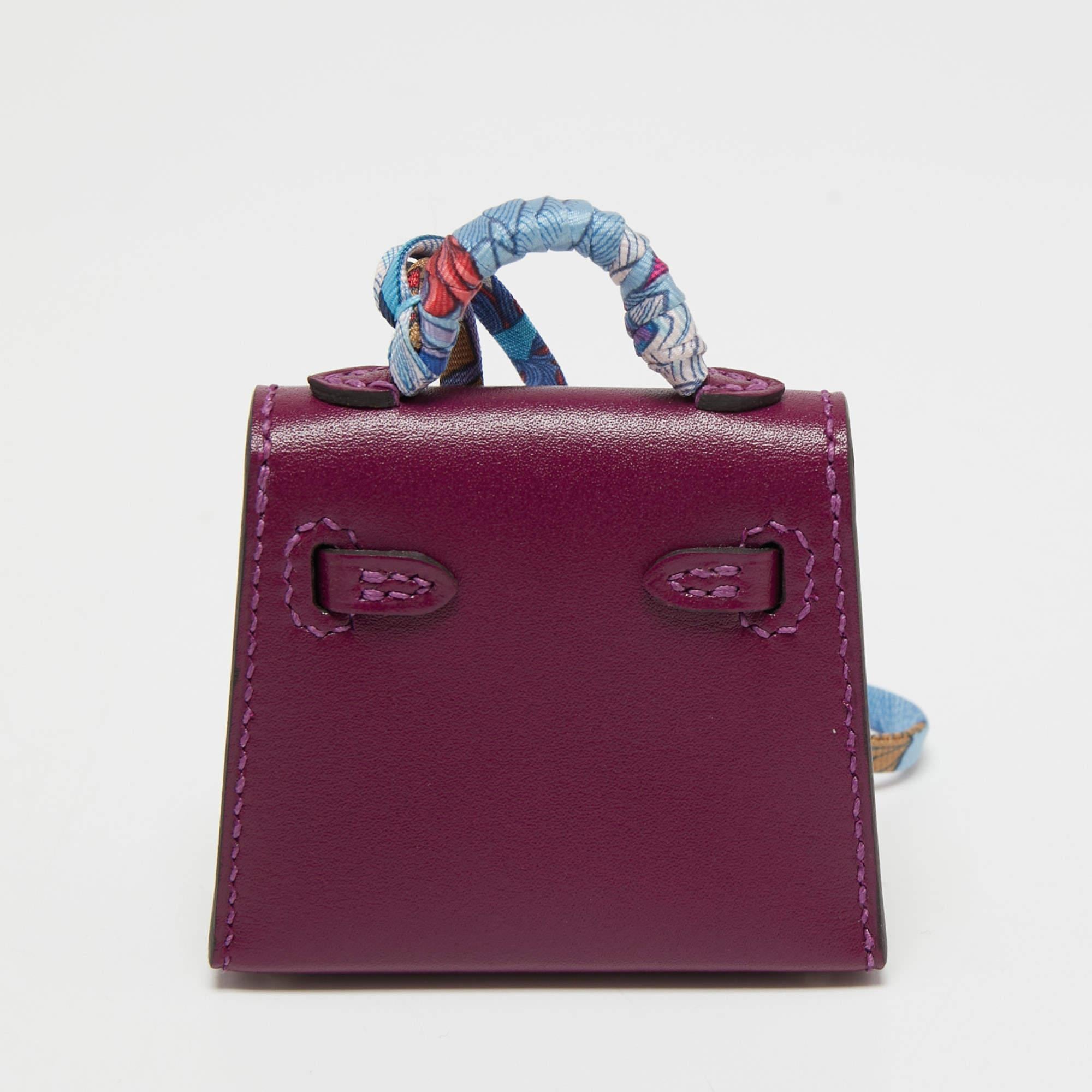 Wondering how to decorate your Kelly bag? Use this mini Kelly twilly bag charm! It is crafted using leather into the structure we love so much. It has the signature handles, and the front lock can be unclasped too.

Includes: Original Dustbag,