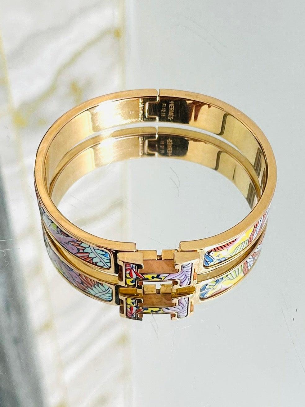 Hermes Tier Emaille & 18k Gold plattiert 'H' Clic Clac Armreif im Zustand „Hervorragend“ im Angebot in London, GB