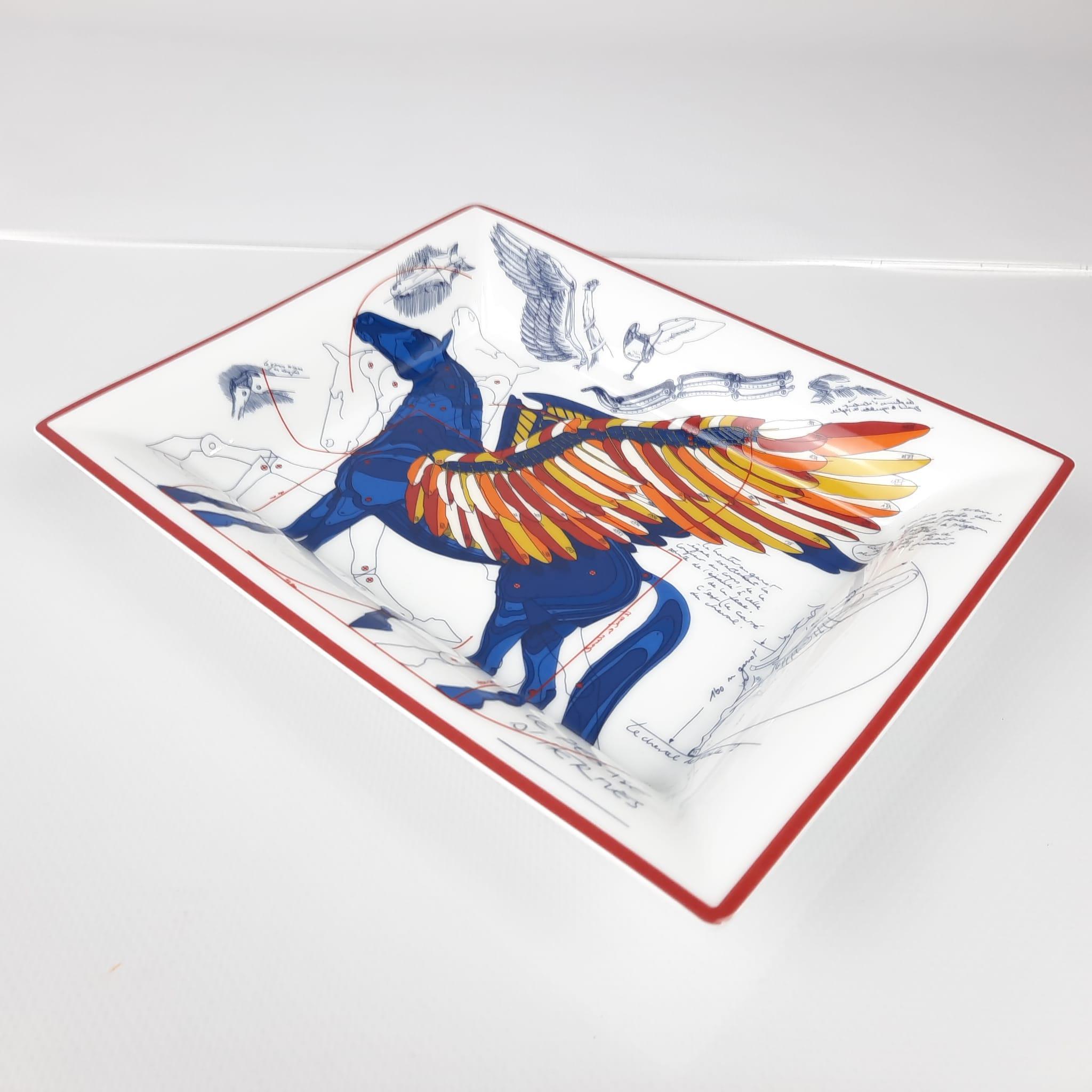 Change tray in printed porcelain with velvet goatskin base
Made in France
Dimensions: L 21 x W 17 cm