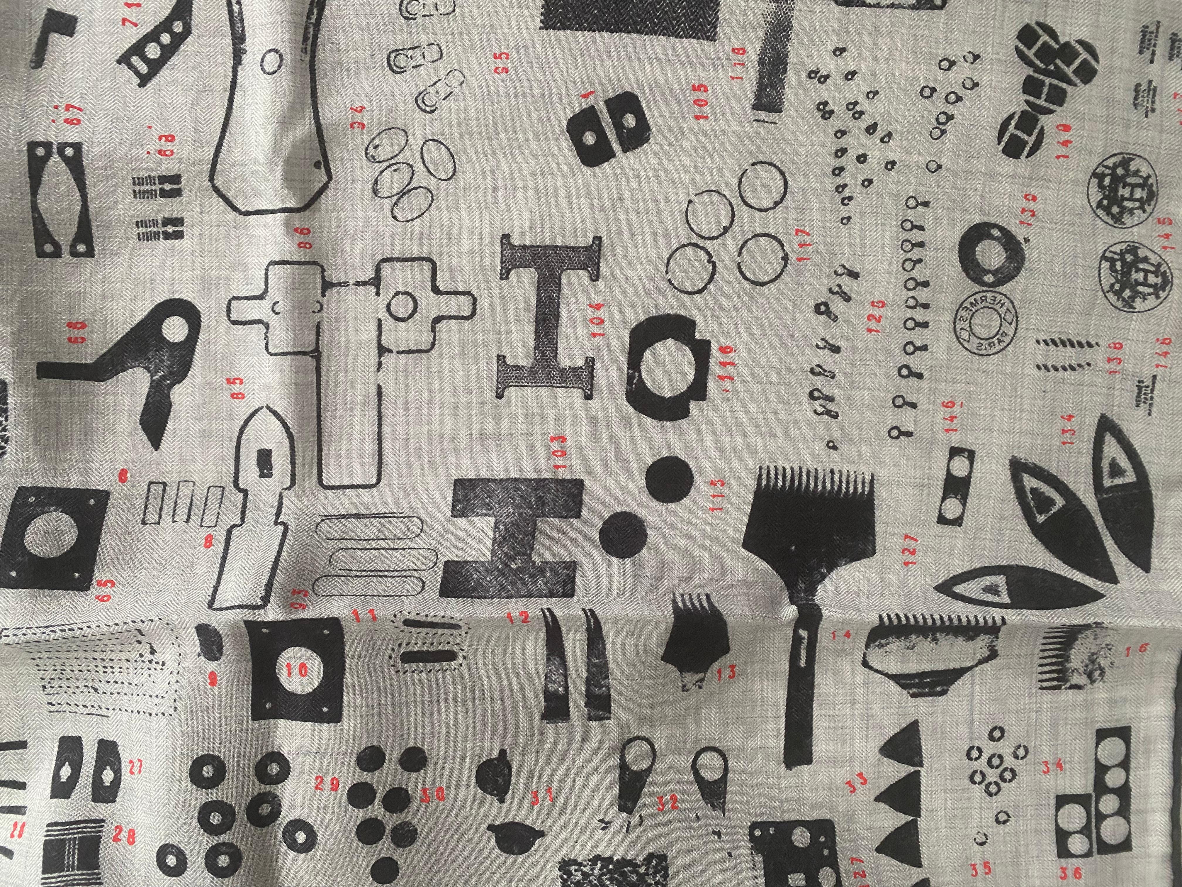Hermes Antracita Gris  Bufanda TAMPONNABLE REMIX By Gianpaolo Pagni NUEVO  140 CM en venta 1