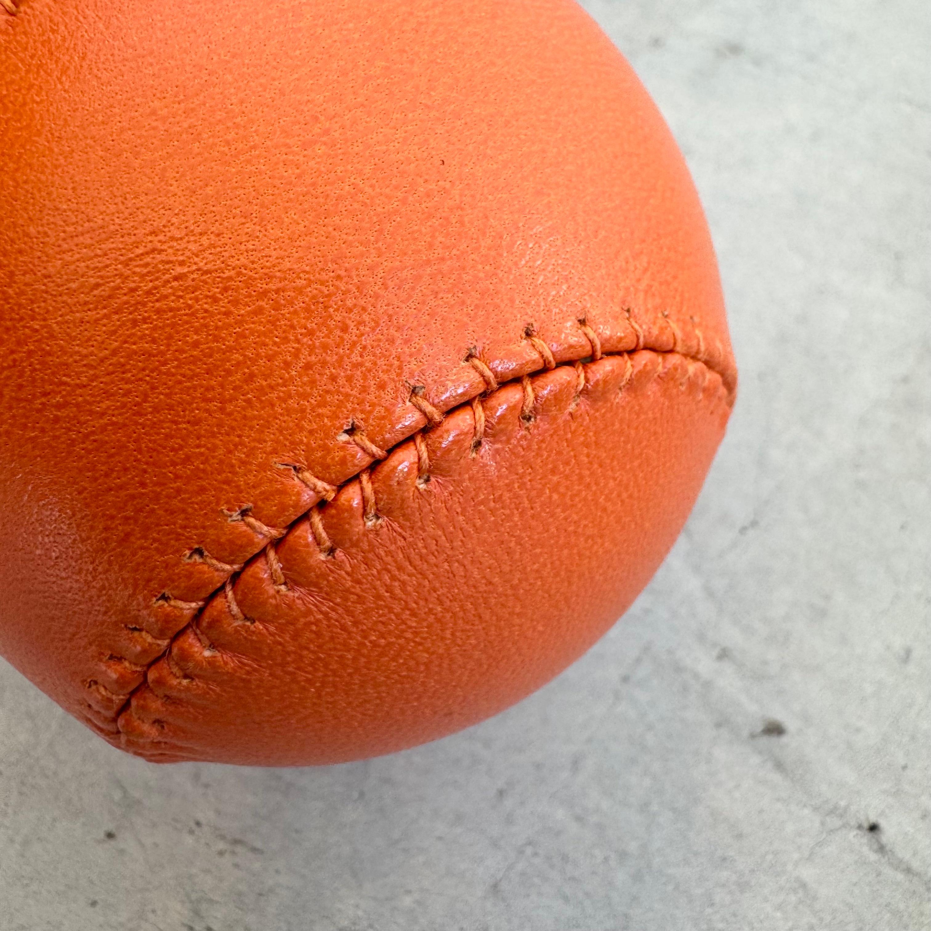 Pelota antiestrés Hermes de cuero naranja, años 2000 Francia en venta 2