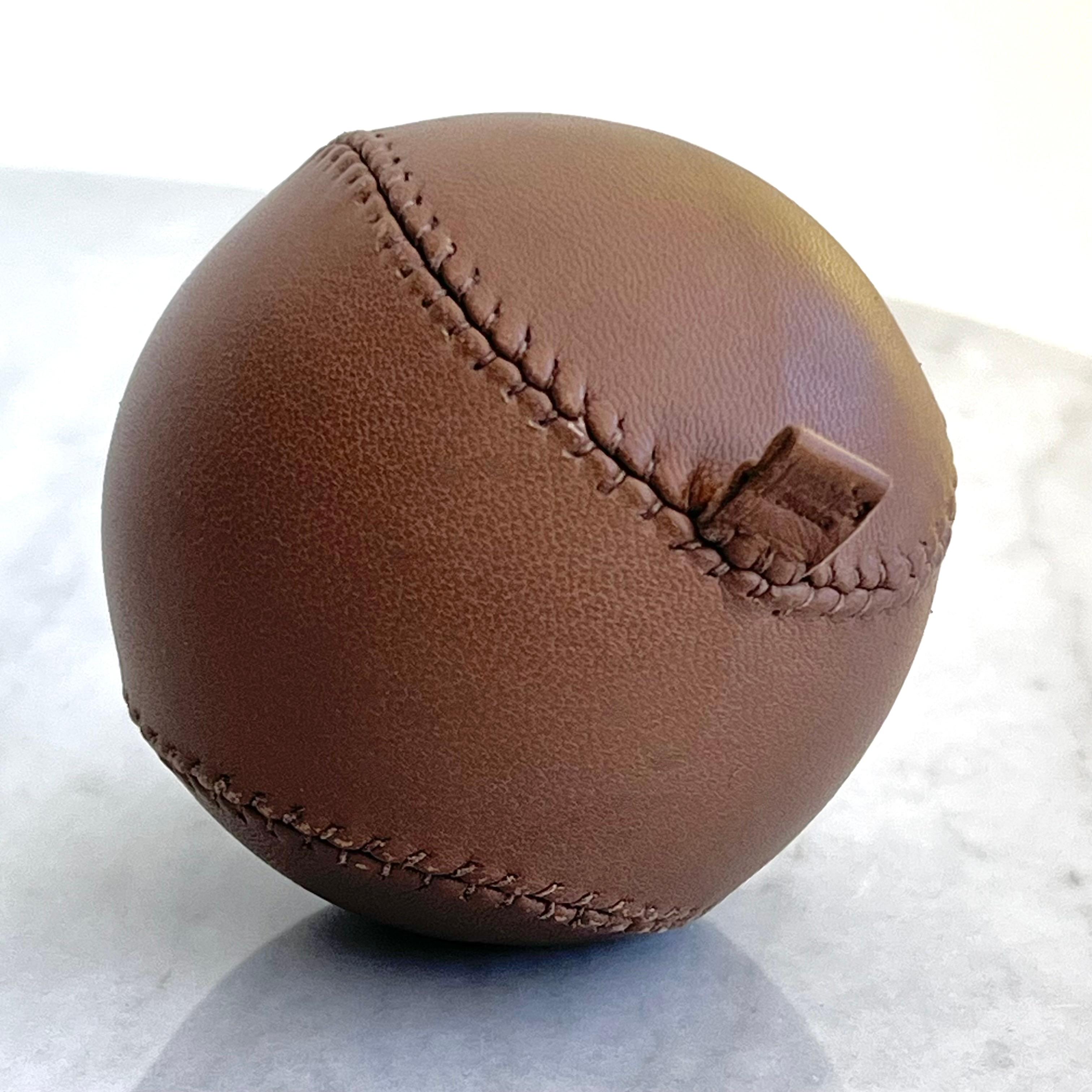 Hermès Anti-Stress Ball in pelle marrone, Francia anni 2000 In condizioni buone in vendita a Los Angeles, CA