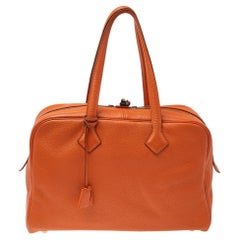 Hermès - Sac fourre-tout « Victoria II » en cuir abricot, taille 35