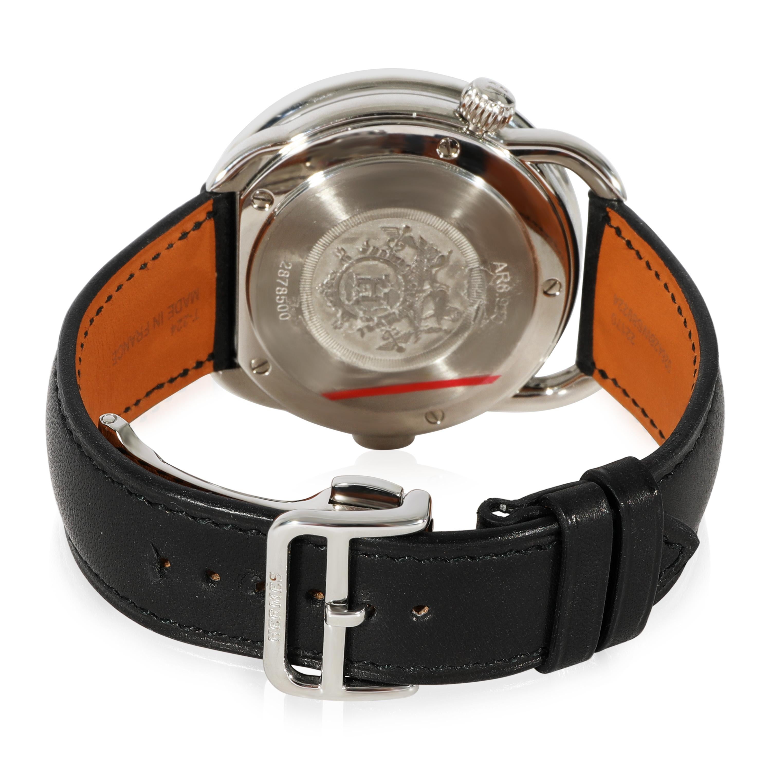 Hermès Arceau Le Temps Suspendu AR8.910.330.MNO Herrenuhr in  Rostfreier Stahl

SKU: 117007

PRIMÄRE DETAILS
Marke: Hermès
Modell: Arceau Le Temps Suspendu
Herkunftsland: Schweiz
Uhrwerk Typ: Mechanisch: Automatik/Kinetik
Herstellungsjahr: