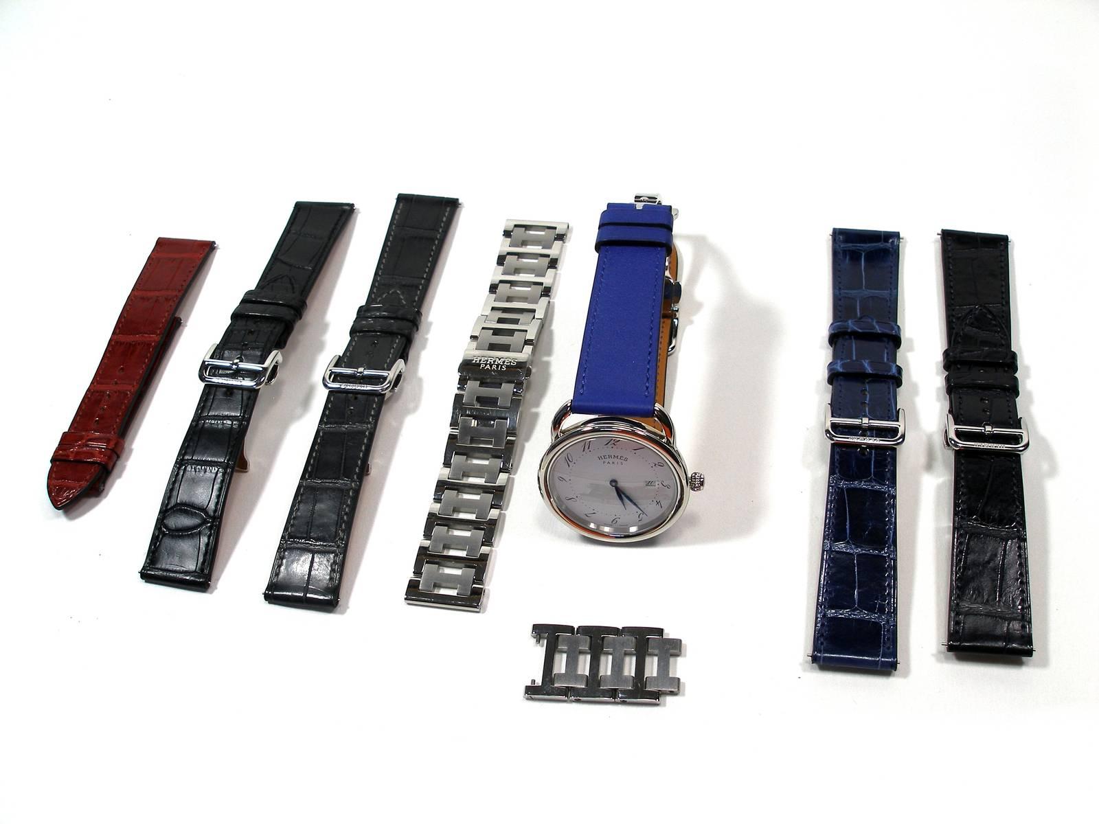  Wonderfull Hermès Arceau watch 38 mm
Circa 2014 
Mouvement Quartz
Women's and men's
Box and Papers
its comes with 6 bracelets interchangeables.
5 in alligators Leather :
- Gris Graphite + boucle déployante
-Black+ boucle déployante
-Bleu Saphir +