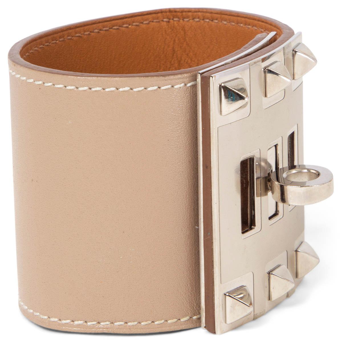 100% authentic Hermès Kelly Dog Extreme cuff bracelet in beige Argile Box leather featuring Palladium hardware. Has been worn and shows some faint scratches on the leather. Hardware still has protection sticker on. Overall in excellent condition.