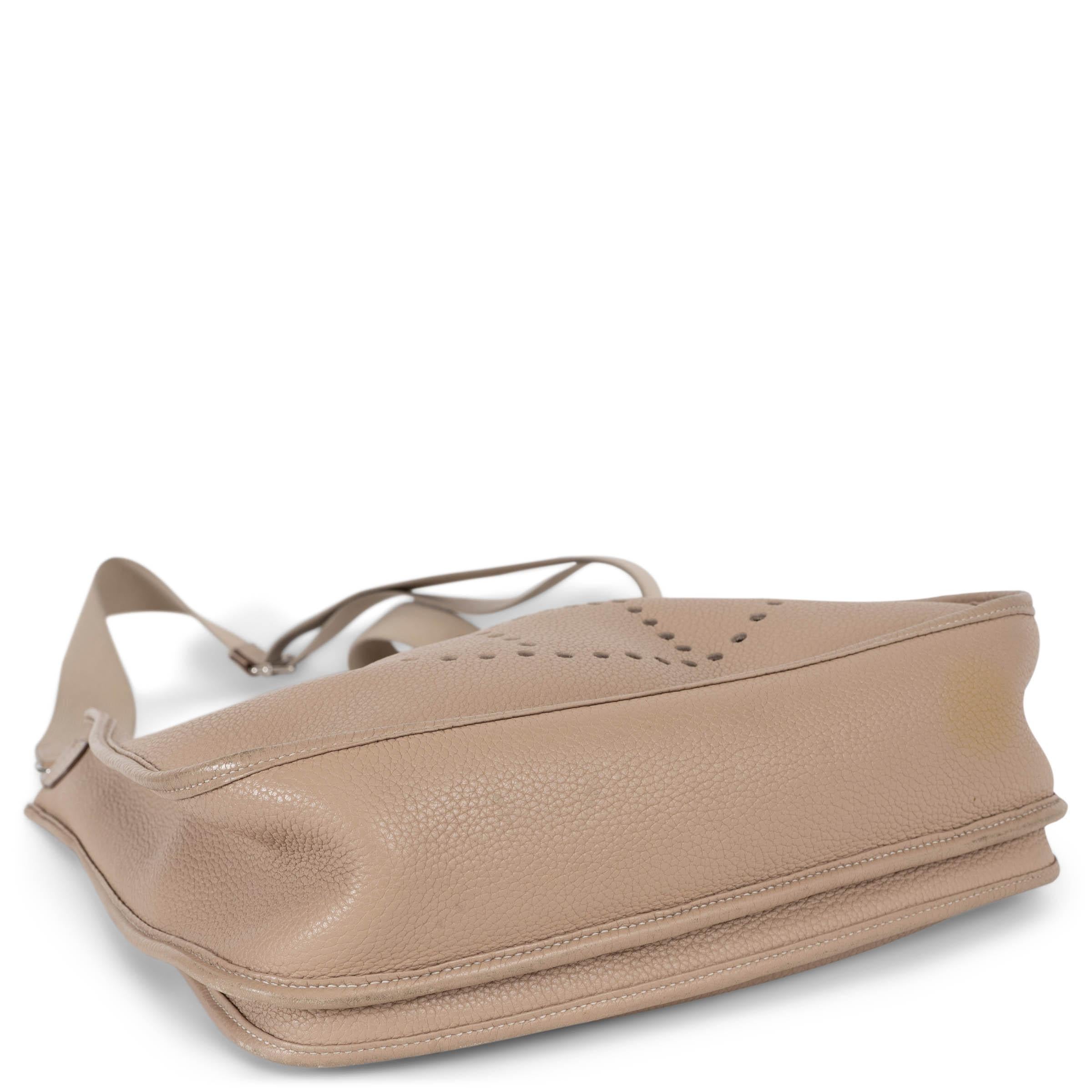 HERMES Argile beige Clemence Leder EVELYNE 33 Crossbody Tasche Phw im Zustand „Relativ gut“ im Angebot in Zürich, CH