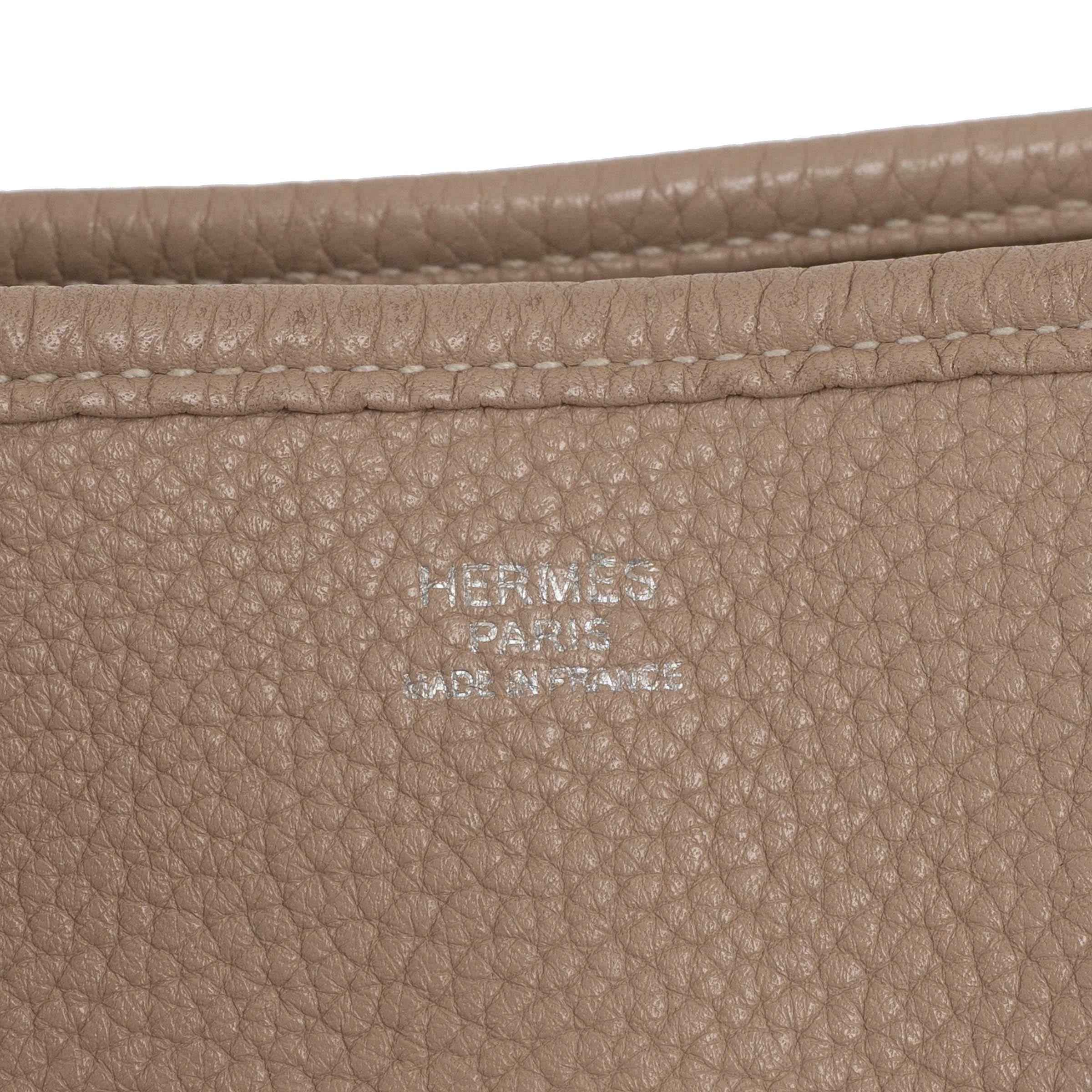 HERMES Argile beige Clemence Leder EVELYNE 33 Crossbody Tasche Phw im Angebot 1