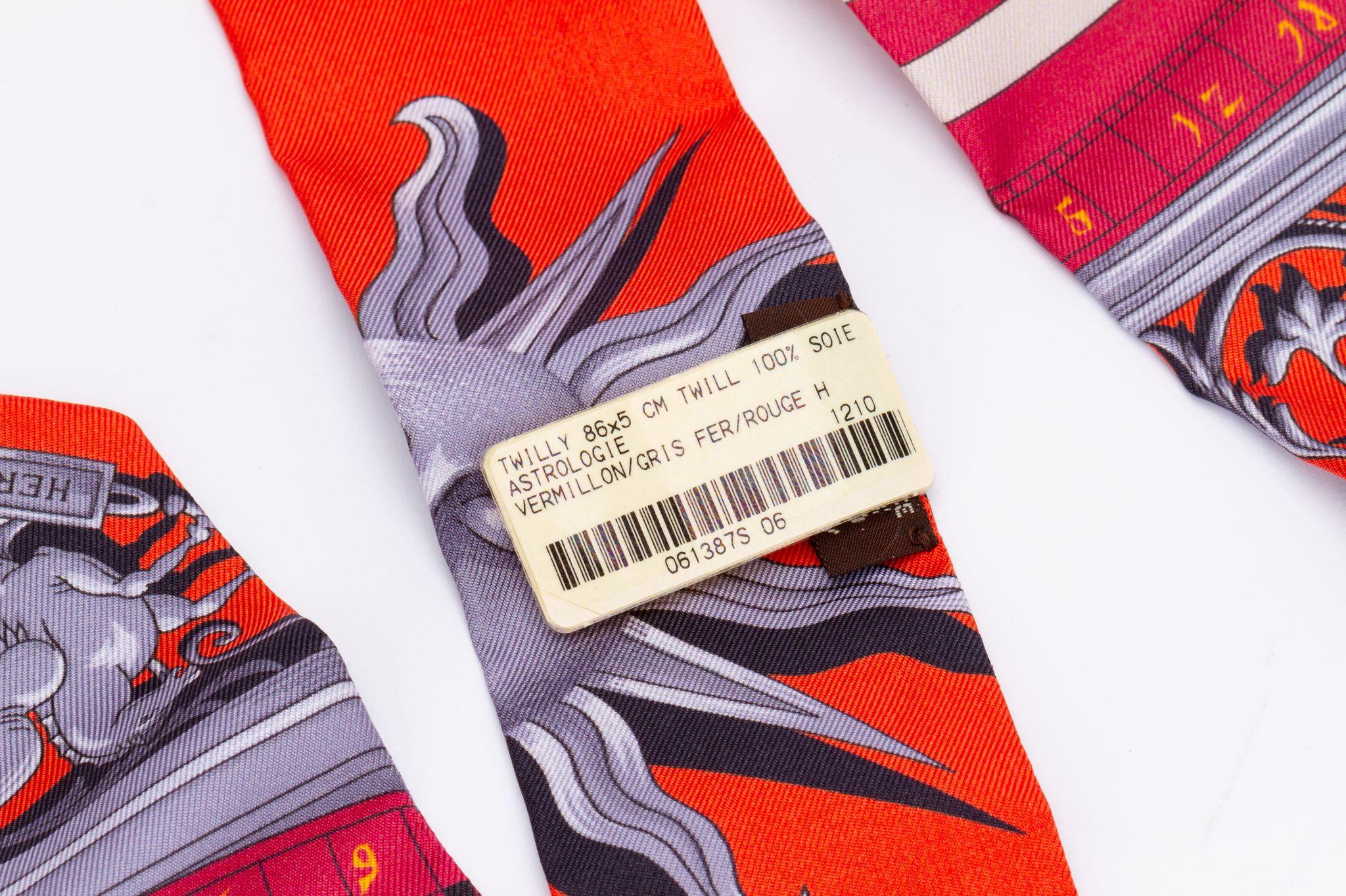 Rosso Hermès Astrologie Red Silk Twilly BNIB in vendita