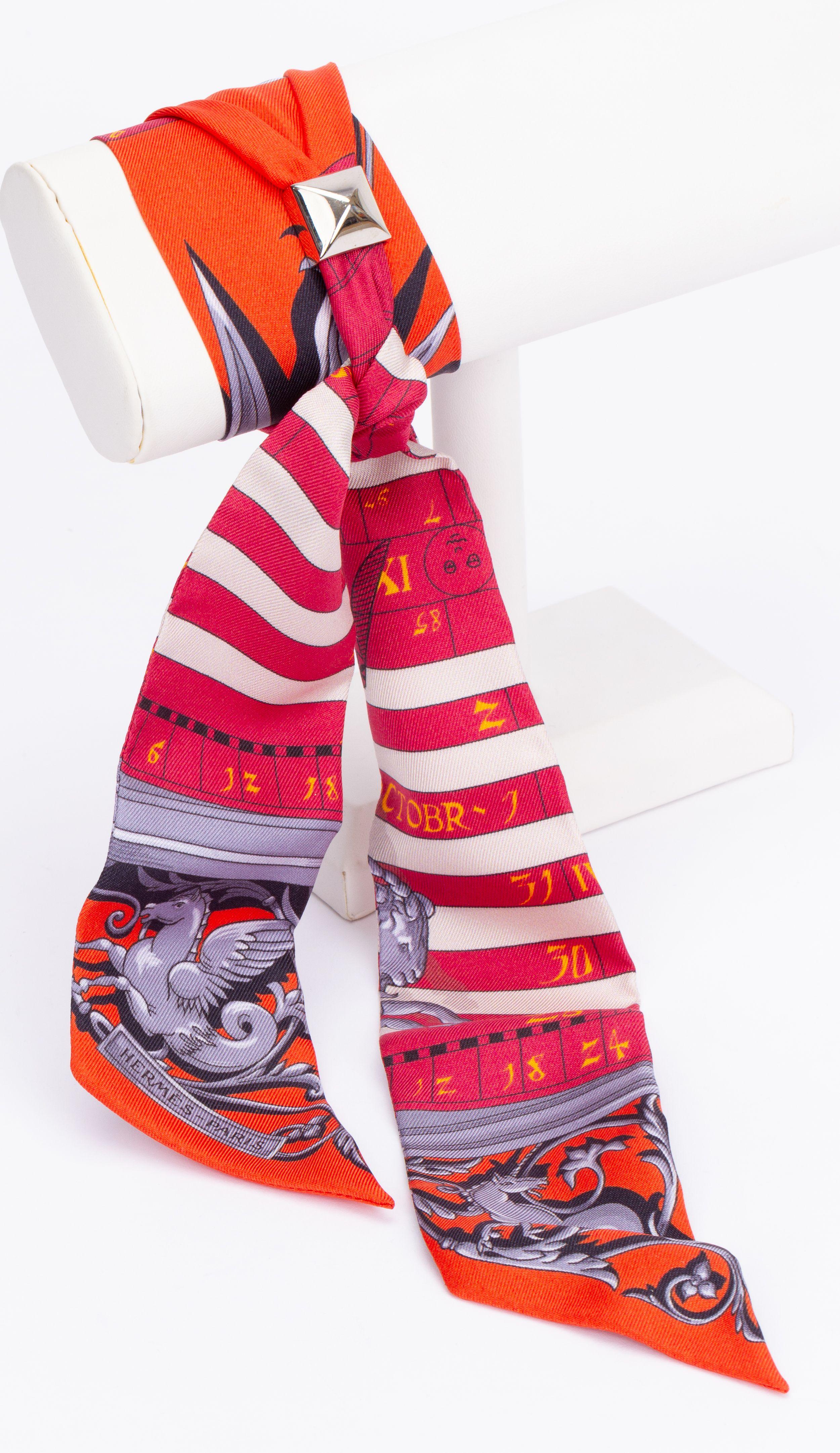 Hermès Astrologie Red Silk Twilly BNIB In condizioni Nuovo in vendita a West Hollywood, CA