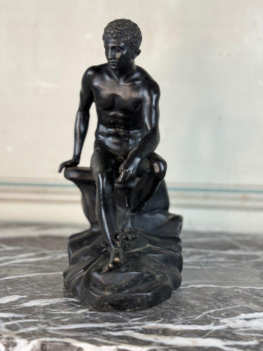 Hermès a riposo

 Bronzo con patina nera

 Una qualità molto bella di intaglio del XIX secolo