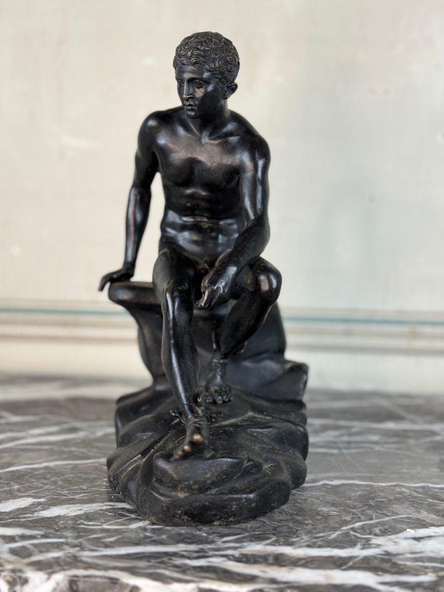 Hermès au repos

 Bronze avec patine noire

 Très belle qualité de sculpture du 19e siècle